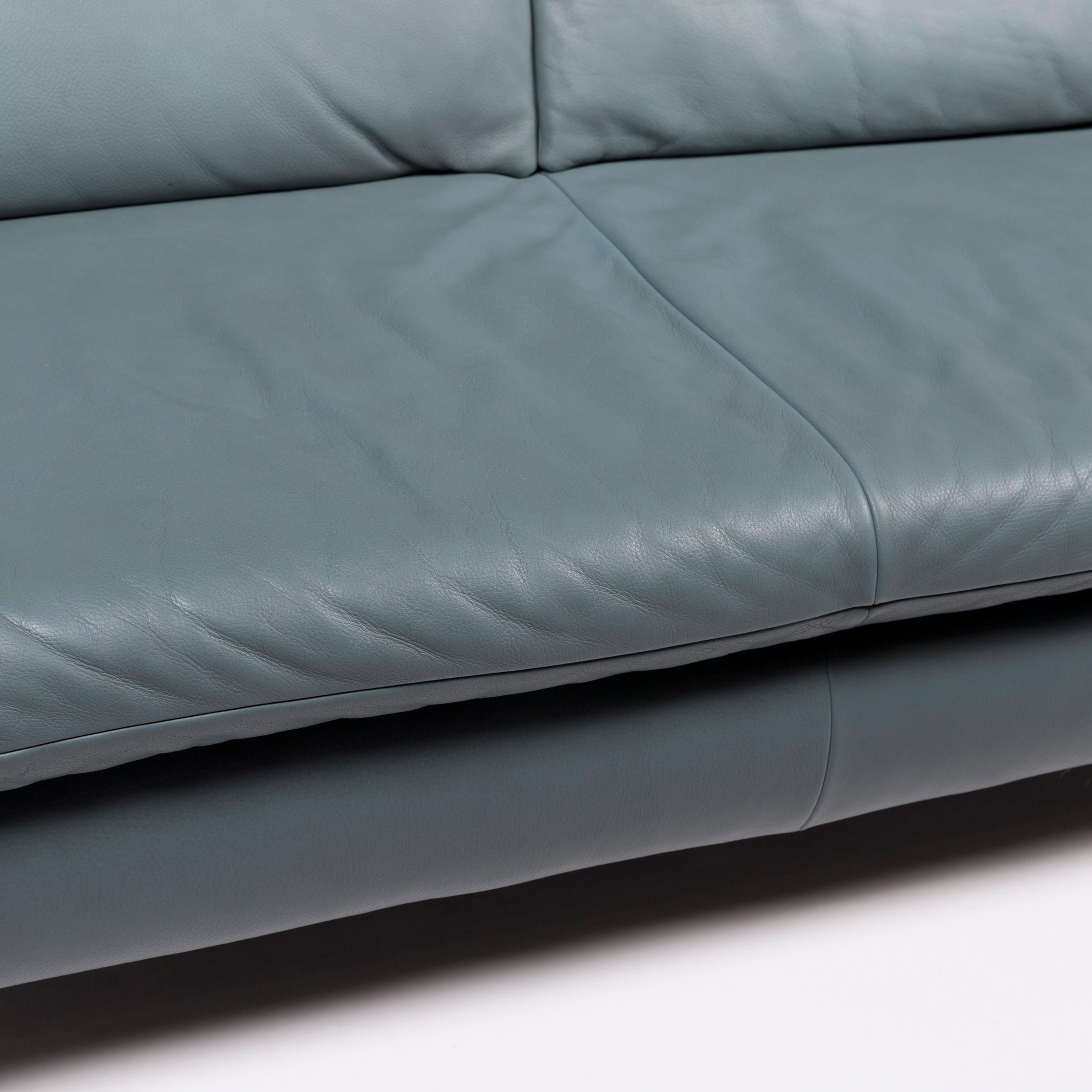 Koinor Rossini Designer Leder Sofa Garnitur Grün Zweisitzer Hocker #10467 (21. Jahrhundert und zeitgenössisch) im Angebot