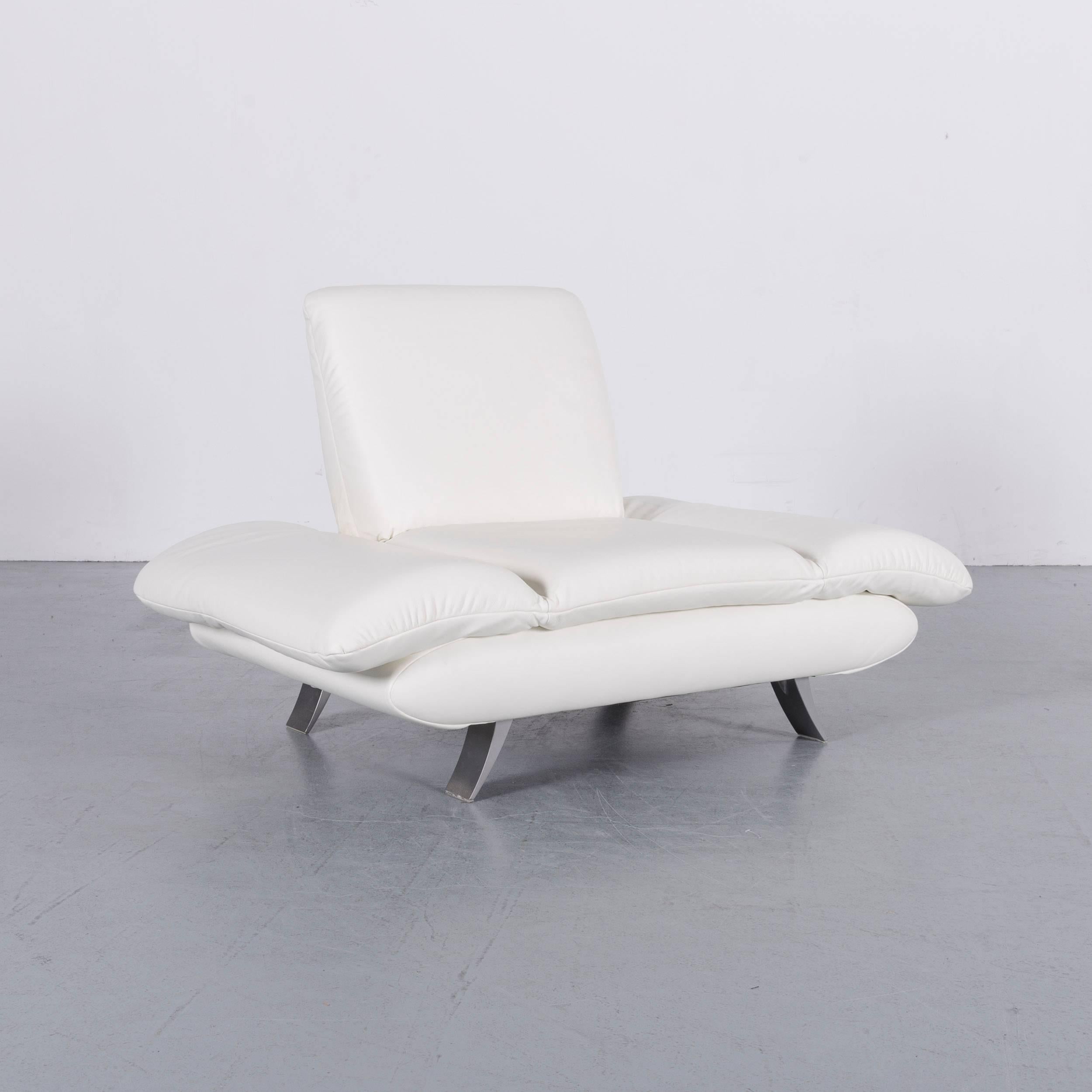 We bring to you a Koinor Rossini leather armchair white one-seat.
















 