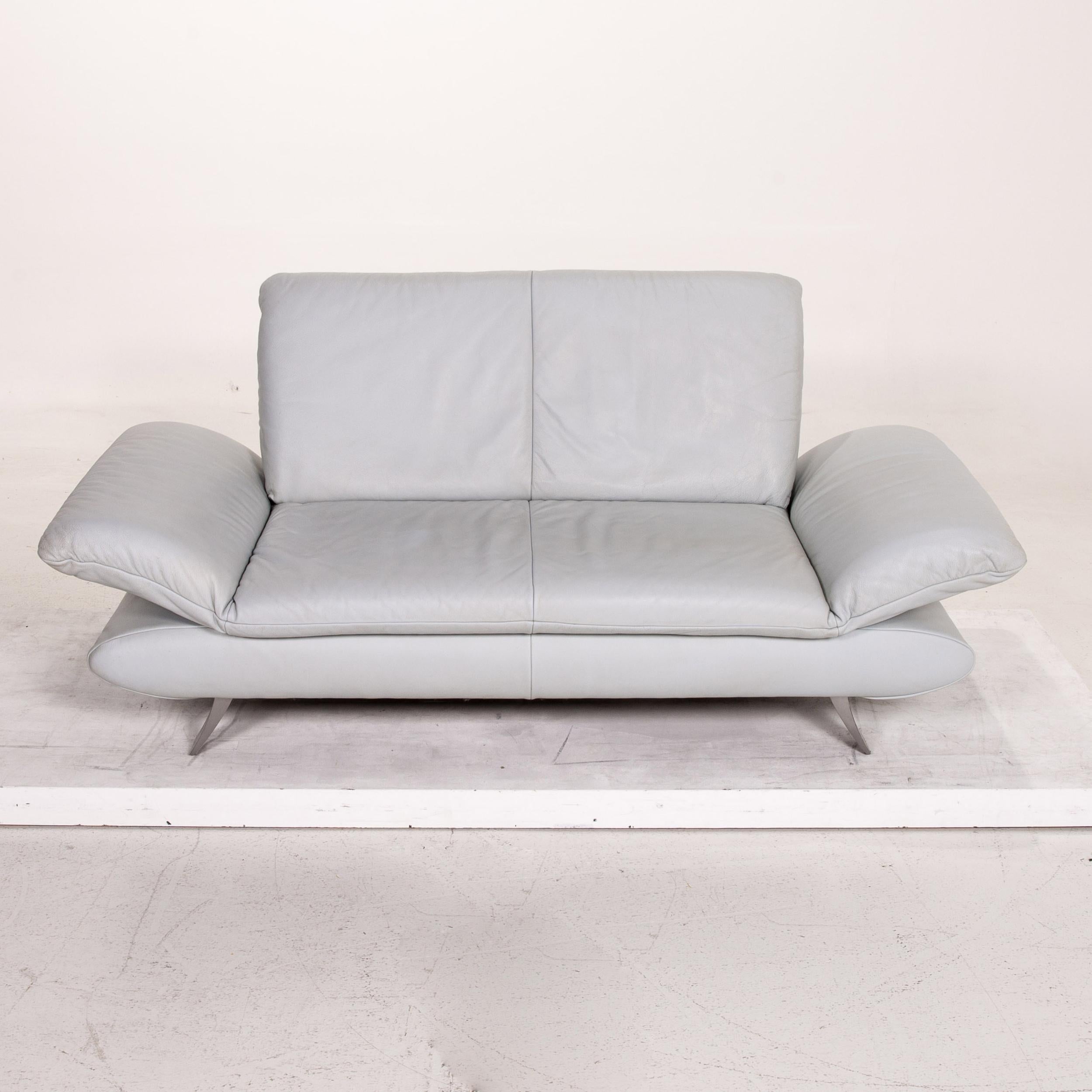 Koinor Rossini Leder-Sofa Eisblaue Zweisitzer- Function Couch (21. Jahrhundert und zeitgenössisch) im Angebot