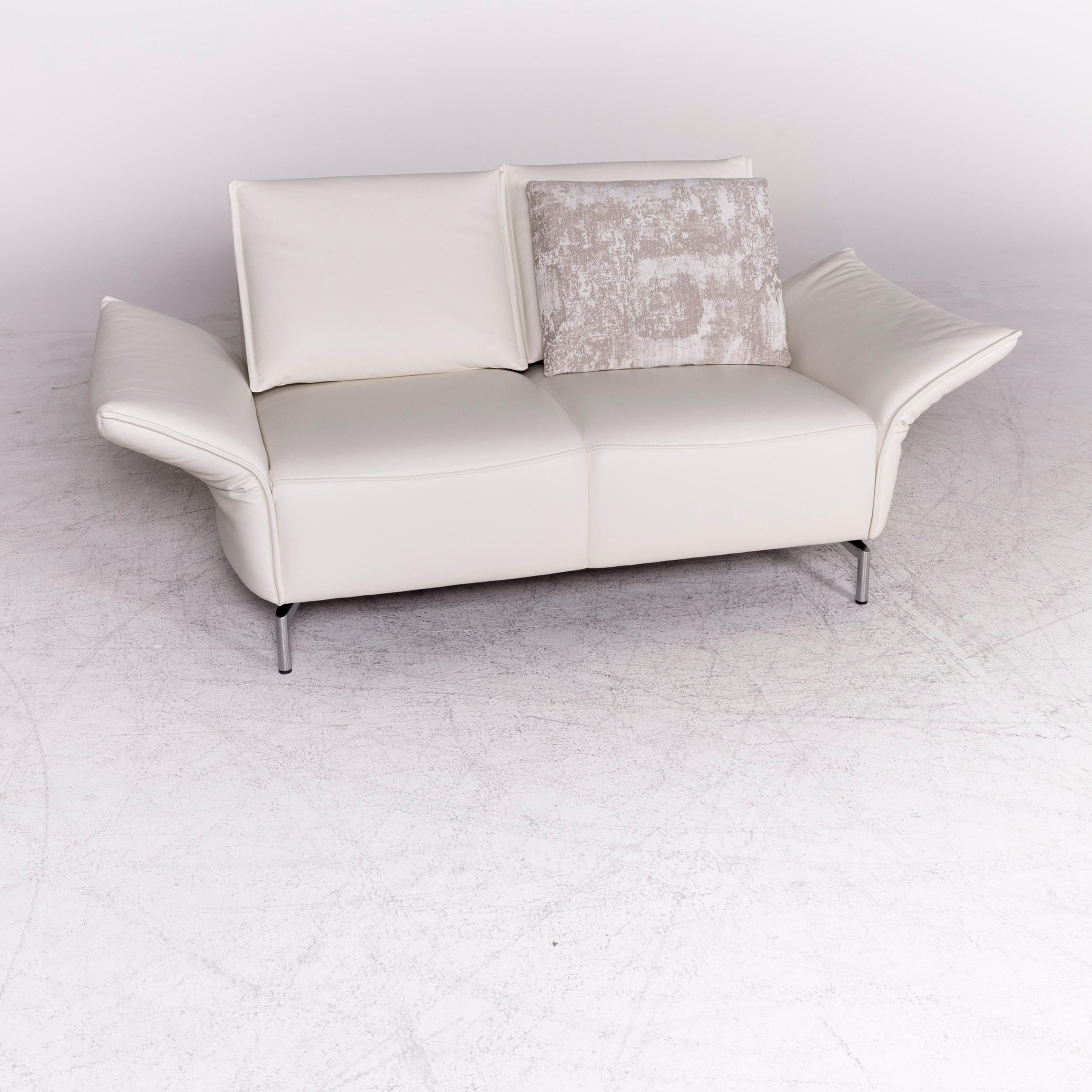 We bring to you a Koinor Vanda designer leather sofa white real leather two-seat couch.
 

Product measures in centimeters:

Depth: 86
Width: 157
Height: 82
Seat-height: 44
Rest-height: 54
Seat-depth: 49
Seat-width: 120
Back-height: