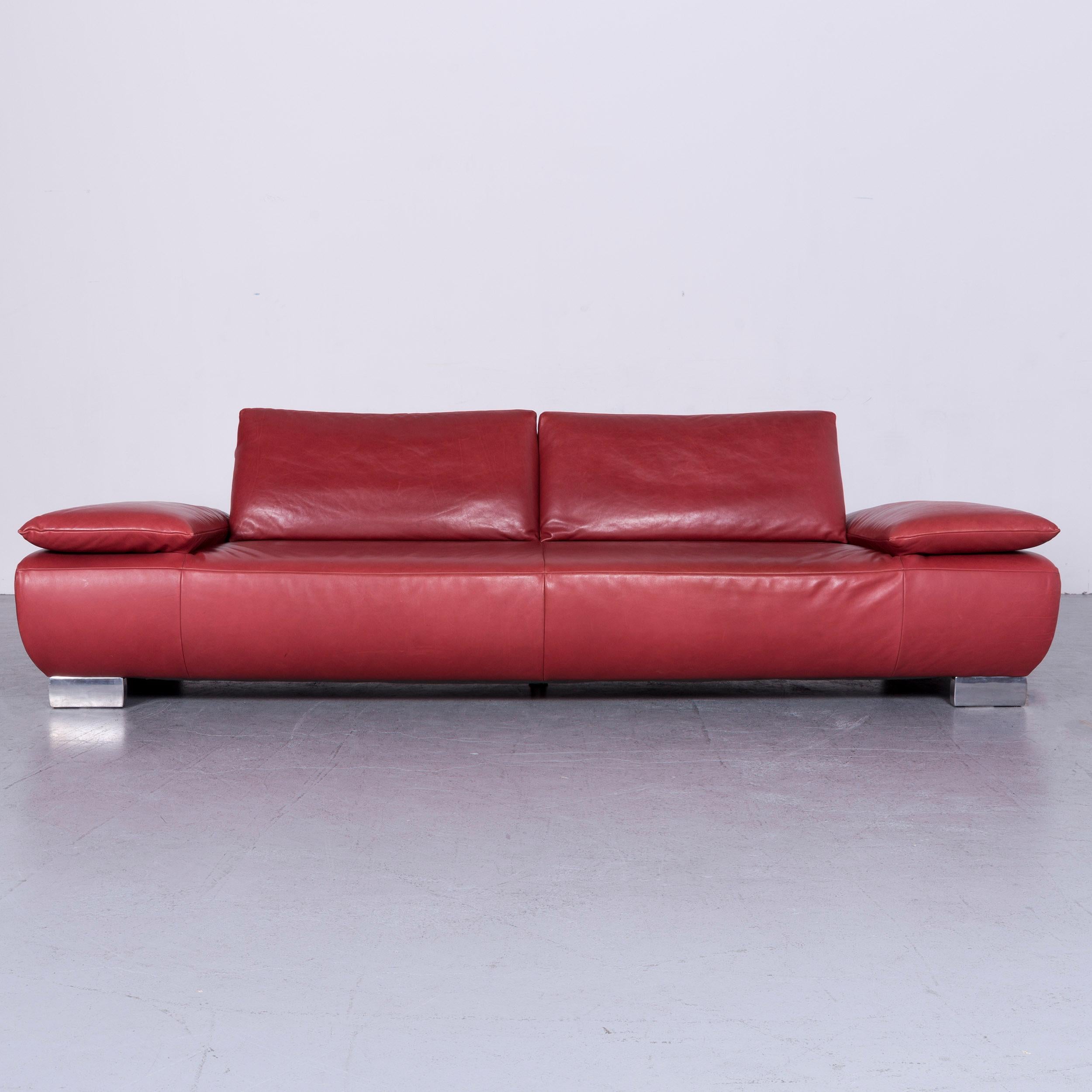 We bring to you an Koinor Volare designer sofa red three-seat leather couch with function.