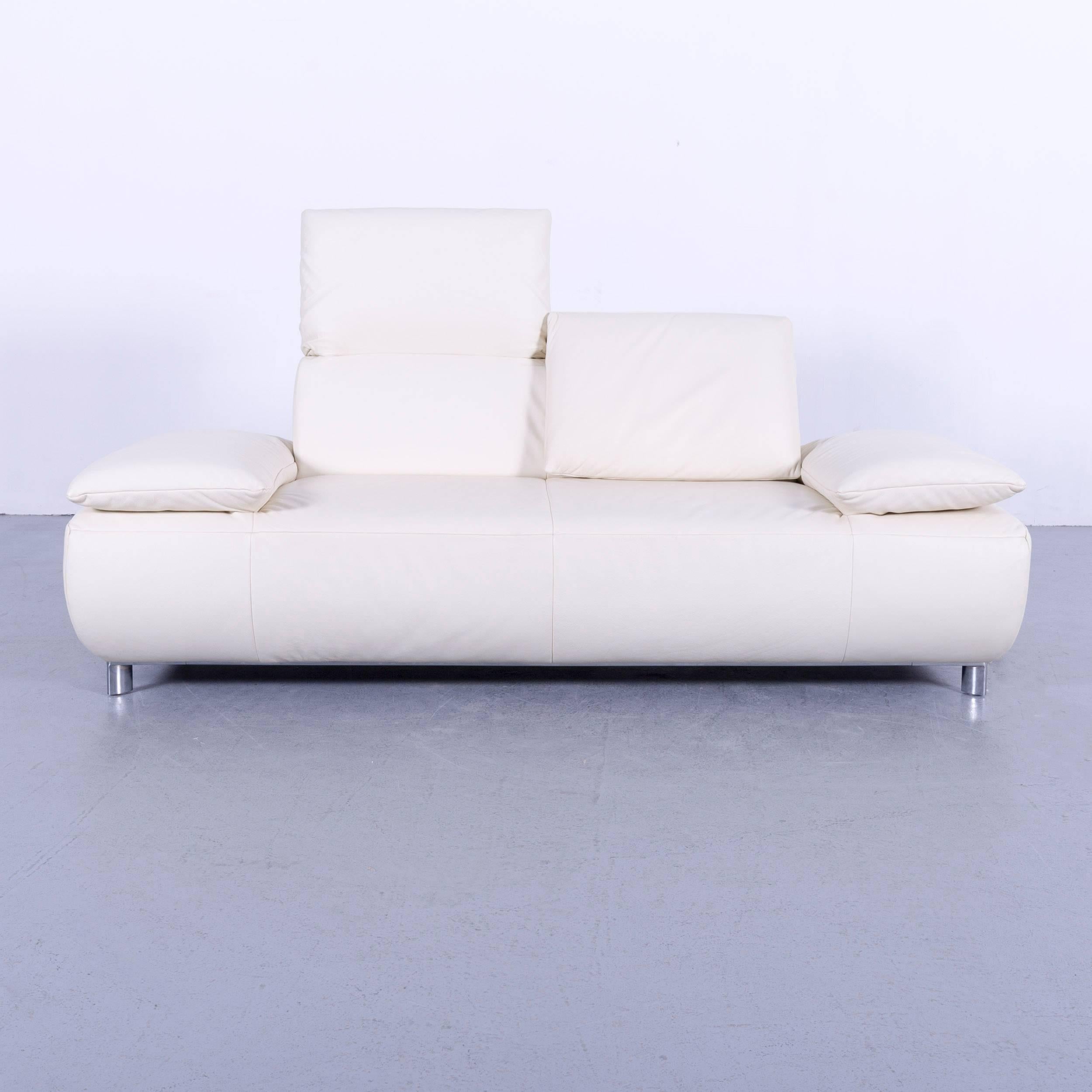 We bring to you an Koinor Volare leather sofa set off-white three-seat couch.



















































   