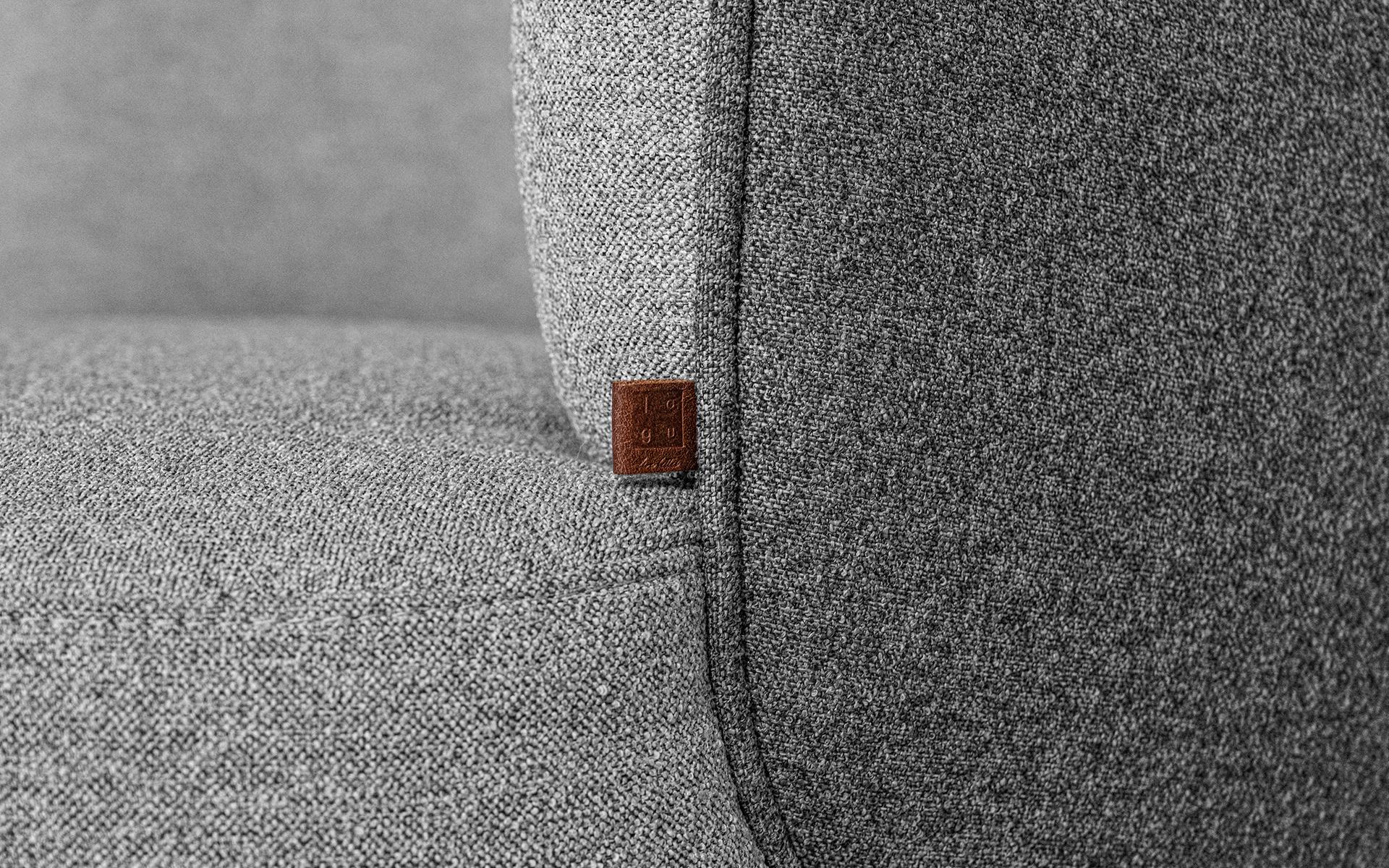 Koji-Sessel Bergere mit drehbarem Mechanismus, modern und bequem (Stoff) im Angebot