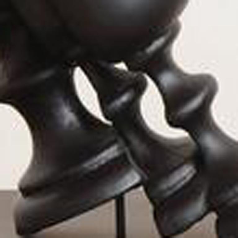 Teeter Piper - Marron Still-Life Sculpture par Koji Takei