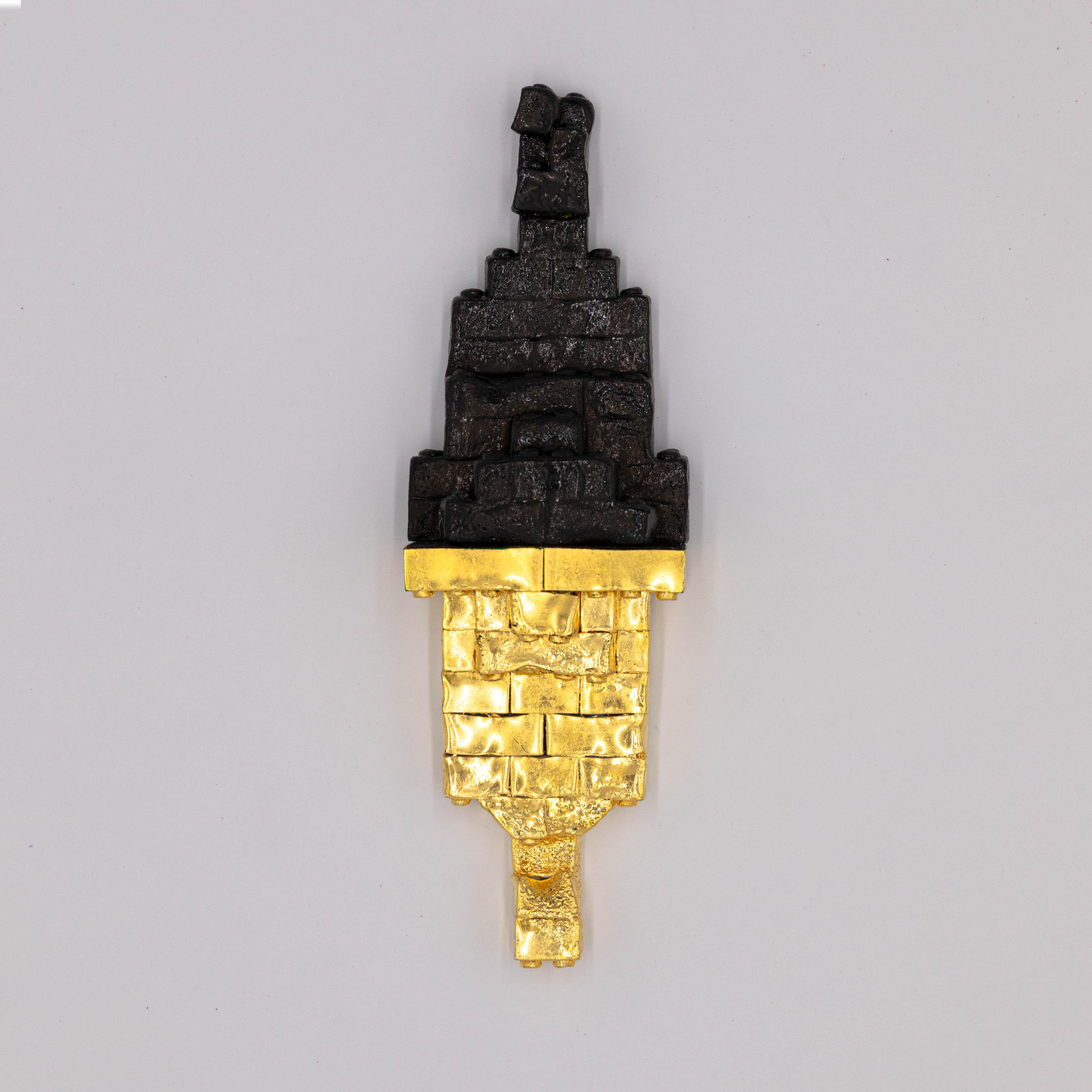 Lego, gold leaf, cashew lacquer 

This collaborative work, which began with a common interest in Buddhism, explored the idea of expressing the sacred within everyday life.

As artist and Zen monk Hasegawa says, “Buddhism teaches something that