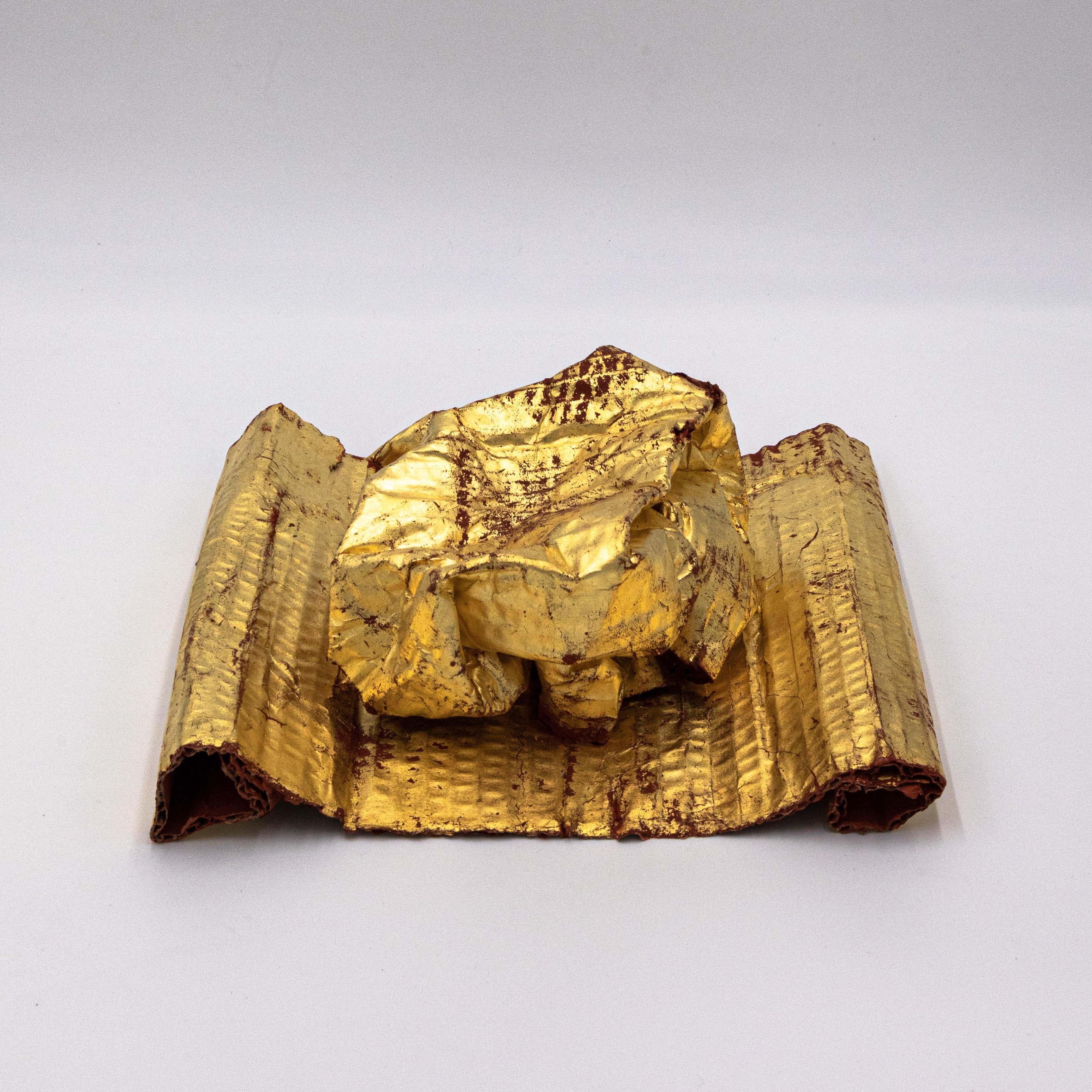 Cardboard, gold leaf, gilder’s bole

This work was created for an exhibit as part of the artistic unit SHIKŌ, a collaborative effort between sculptors Kanji Hasegawa, Isaji Yugo, and Kojun.

The pieces transform everyday items into alters, reminding