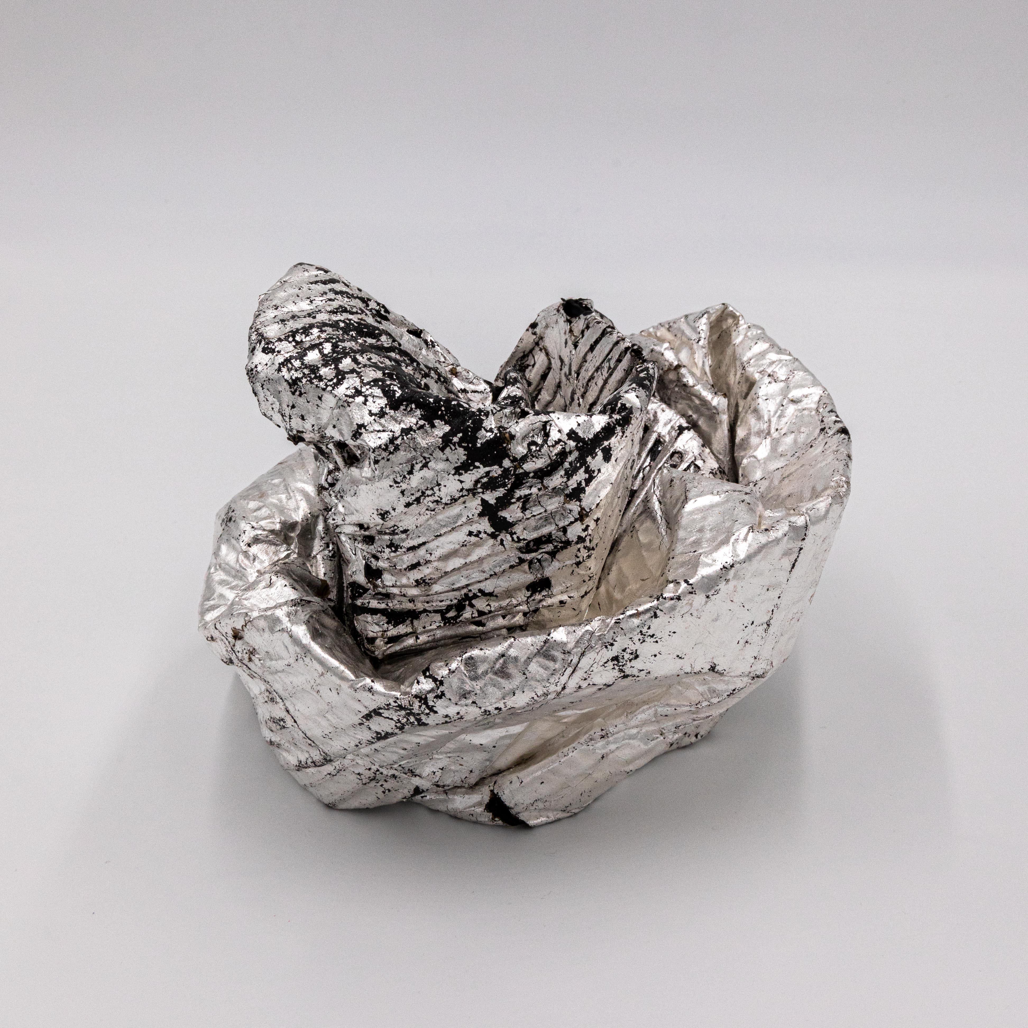 Cardboard, silver leaf, gilder’s bole

This work was created for an exhibit as part of the artistic unit SHIKŌ, a collaborative effort between sculptors Kanji Hasegawa, Isaji Yugo, and Kojun.

The pieces transform everyday items into alters,