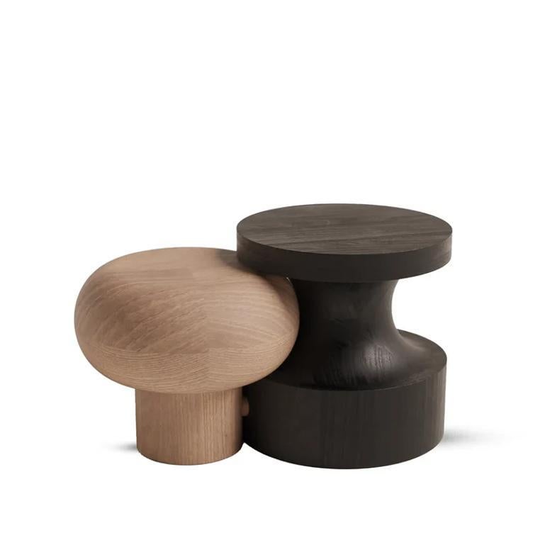 Evocada por la elegante belleza de las formas japonesas atemporales y refinada para la decoración interior contemporánea de la India, la Mesa de centro KOKESHI de Essentia Home introduce los muebles escultóricos de diseño en los hogares indios de