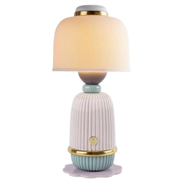 Lampe Kokeshi en porcelaine sans cordon en rose, bleu clair et lavande