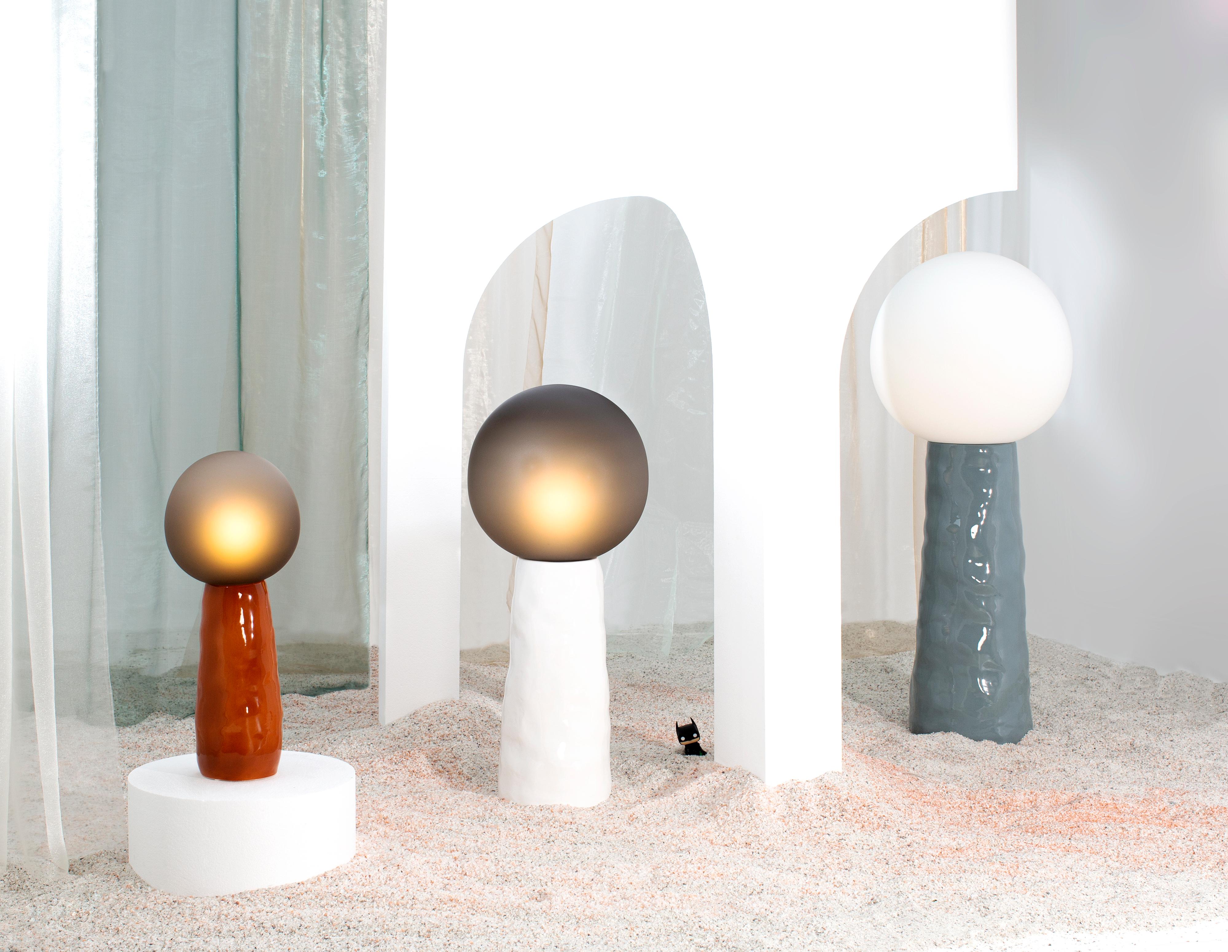 Lampada da terra Kokeshi High Grey in terracotta acetata di Pulpo in vendita 6