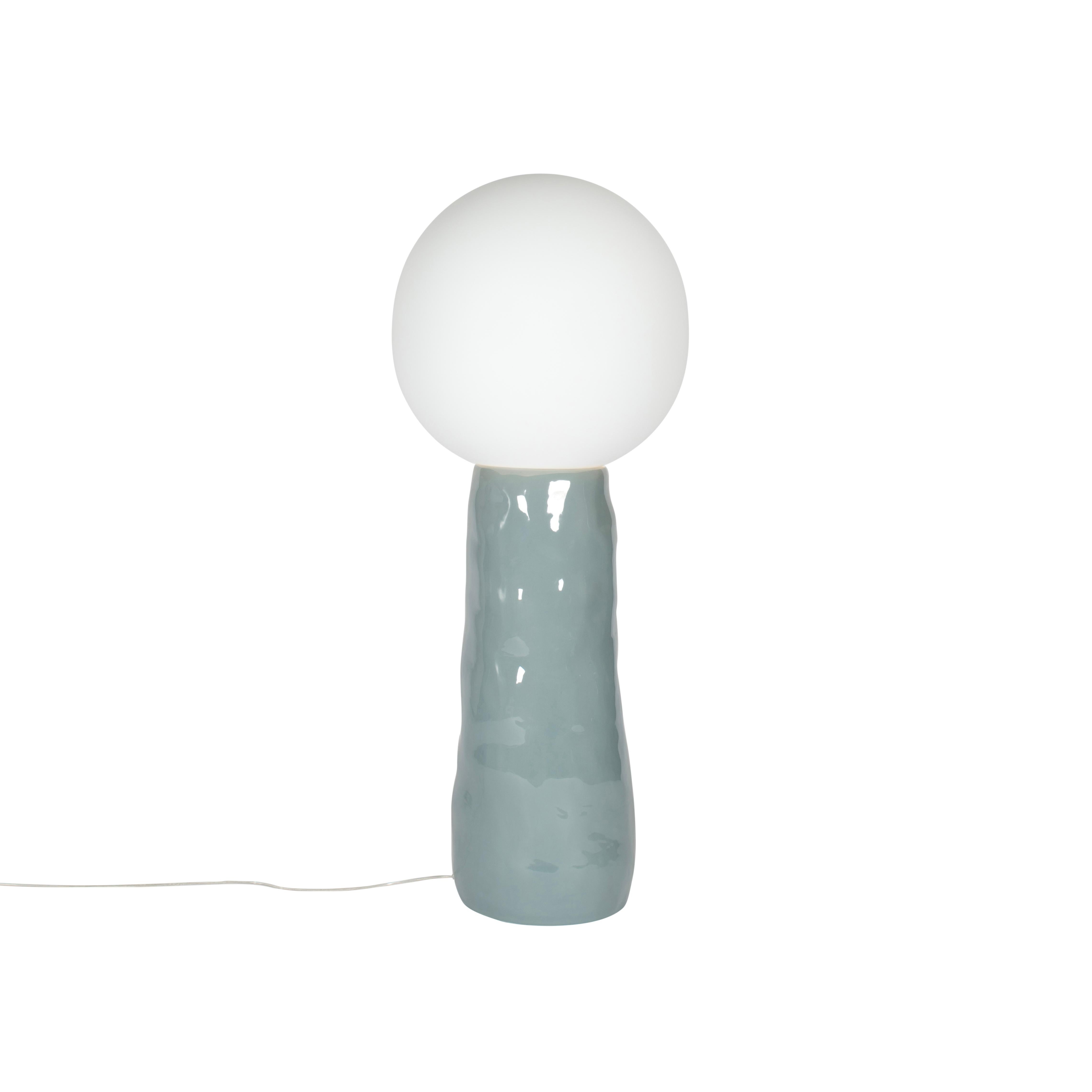 XXIe siècle et contemporain Lampadaire Kokeshi en terre cuite blanche à hauteur d'assiette par Pulpo en vente