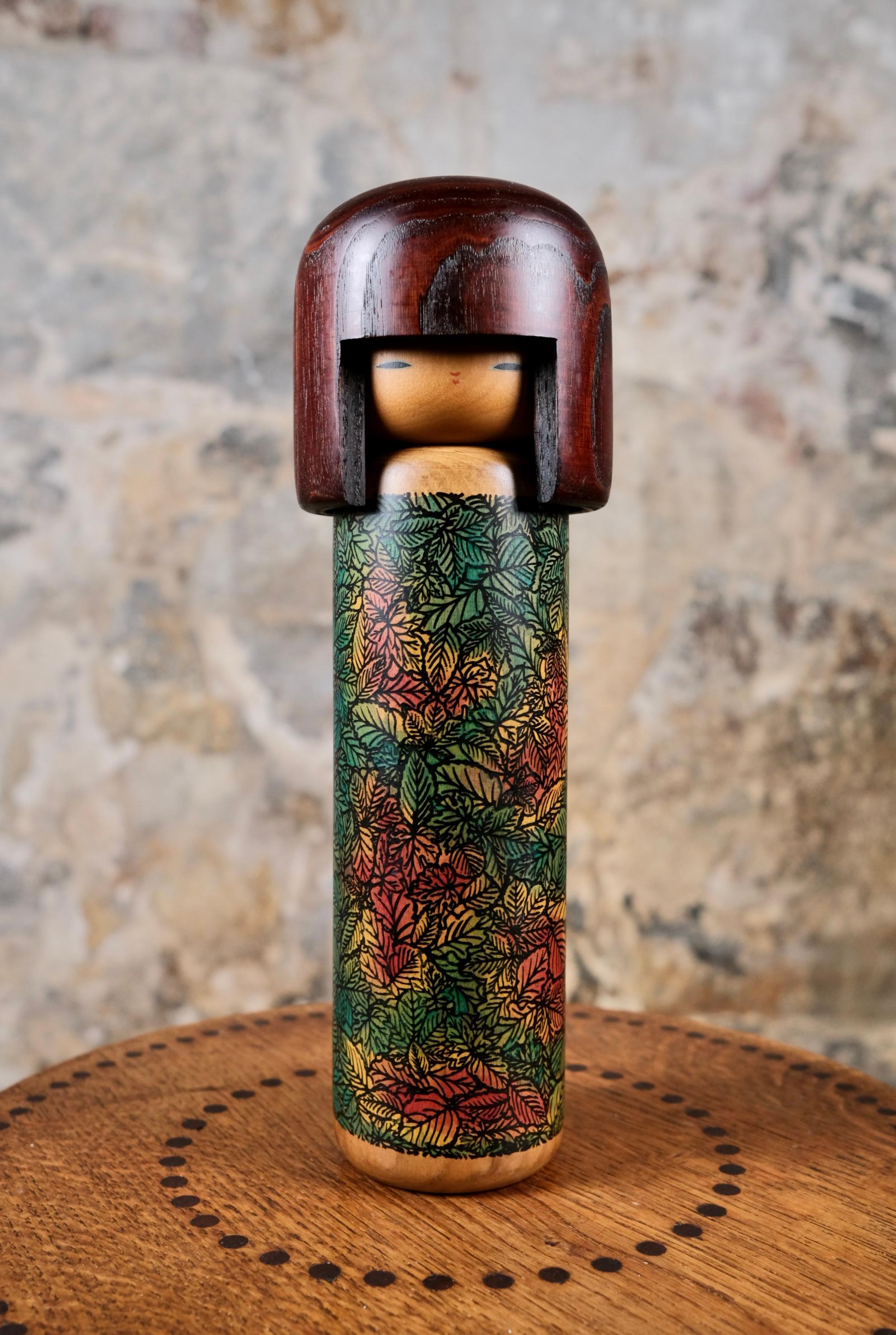 Kokeshi with leaves, made in the 1990 by Usaburo.
Sleek and tall kokeshi with leaves decoration, which has been awarded the Agriculture and Forest Ministry prize.
Very good condition. With its stickers.

The kokeshi in few words ?
Handmade in Japan,