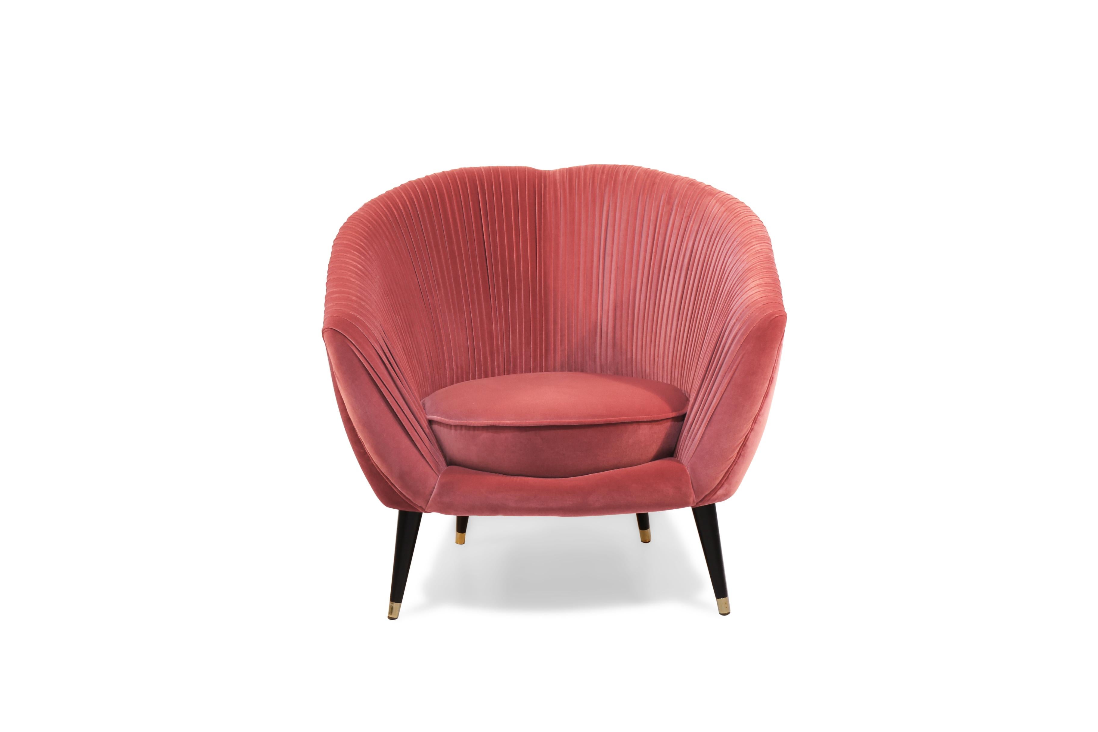 You’ll be aching to embark on a rebellious rendezvous with Audrey. Accompanied by a petite footrest, she exudes a devil-may-care attitude which feels coolly nonchalant. Plush upholstery with feminine rouching, wraps her body like a favourite pair of