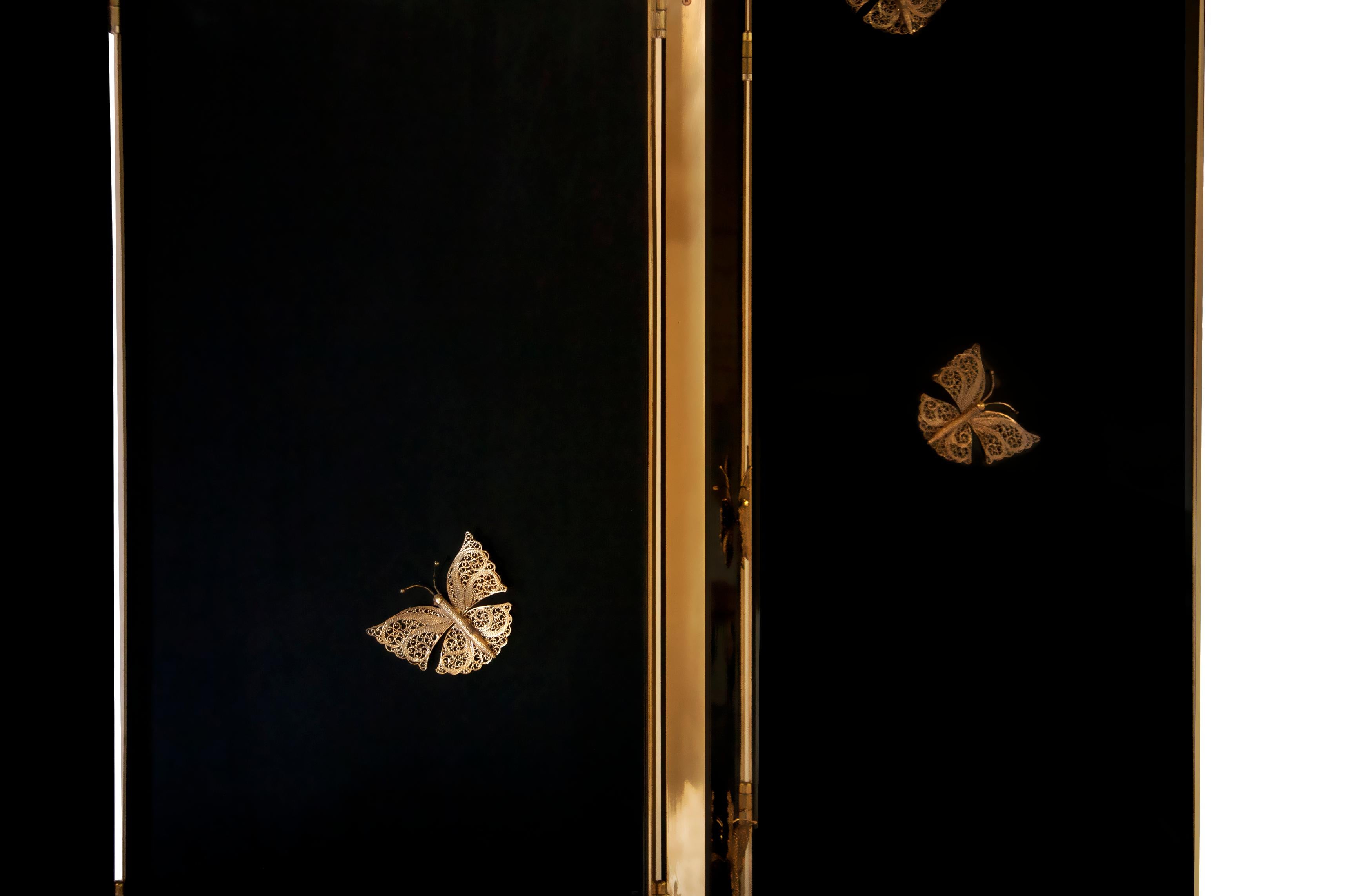 Fascinated with all things wild, from exotic wood textures to the delicate butterfly silhouettes, the intriguing Euphoria screen captures the mystic and seduction that lies behind the wings of a luxurious butterfly.

Panels: Black lacquer with high