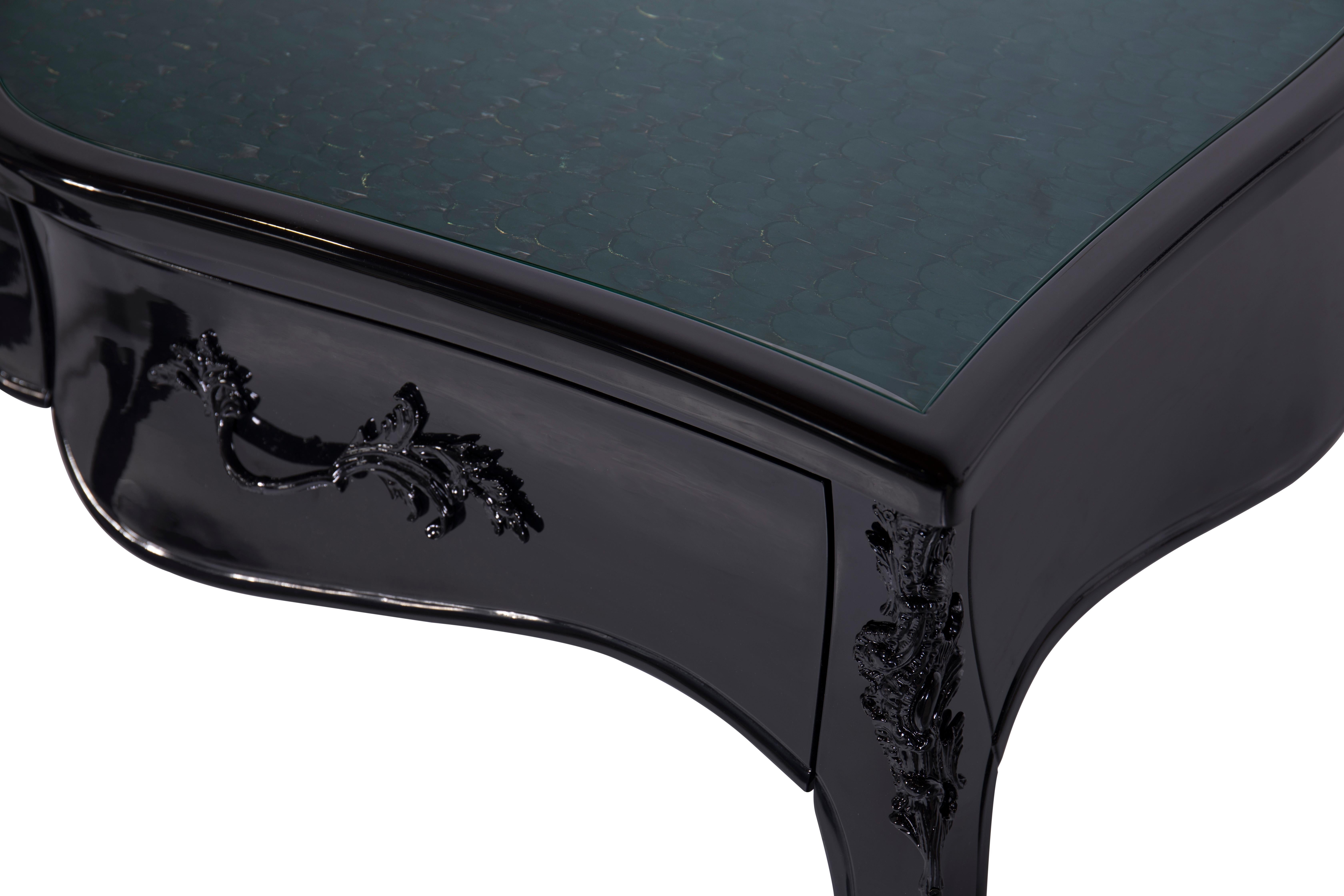 Classic design meets exotic opulence. French cabriole legs and exquisite metal ormolu support an exuberant peacock feather surface.

Structure: Black lacquer with high gloss finish 
Top: Covered in iridescent peacock feathers protected by a layer of