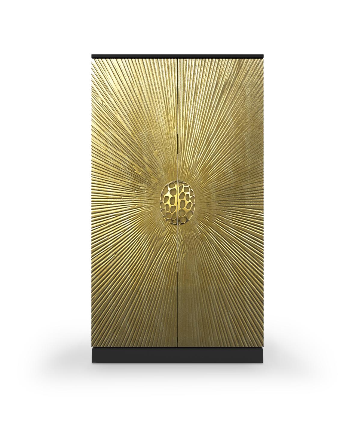 Dripping like honey with Koket glamor, Heive is the Queen Bee of timeless black and gold cabinets. The alluring golden doors feature an exploding sunburst design enchanting you at first glance. For her majesty’s crowning touch, an enticing honeycomb