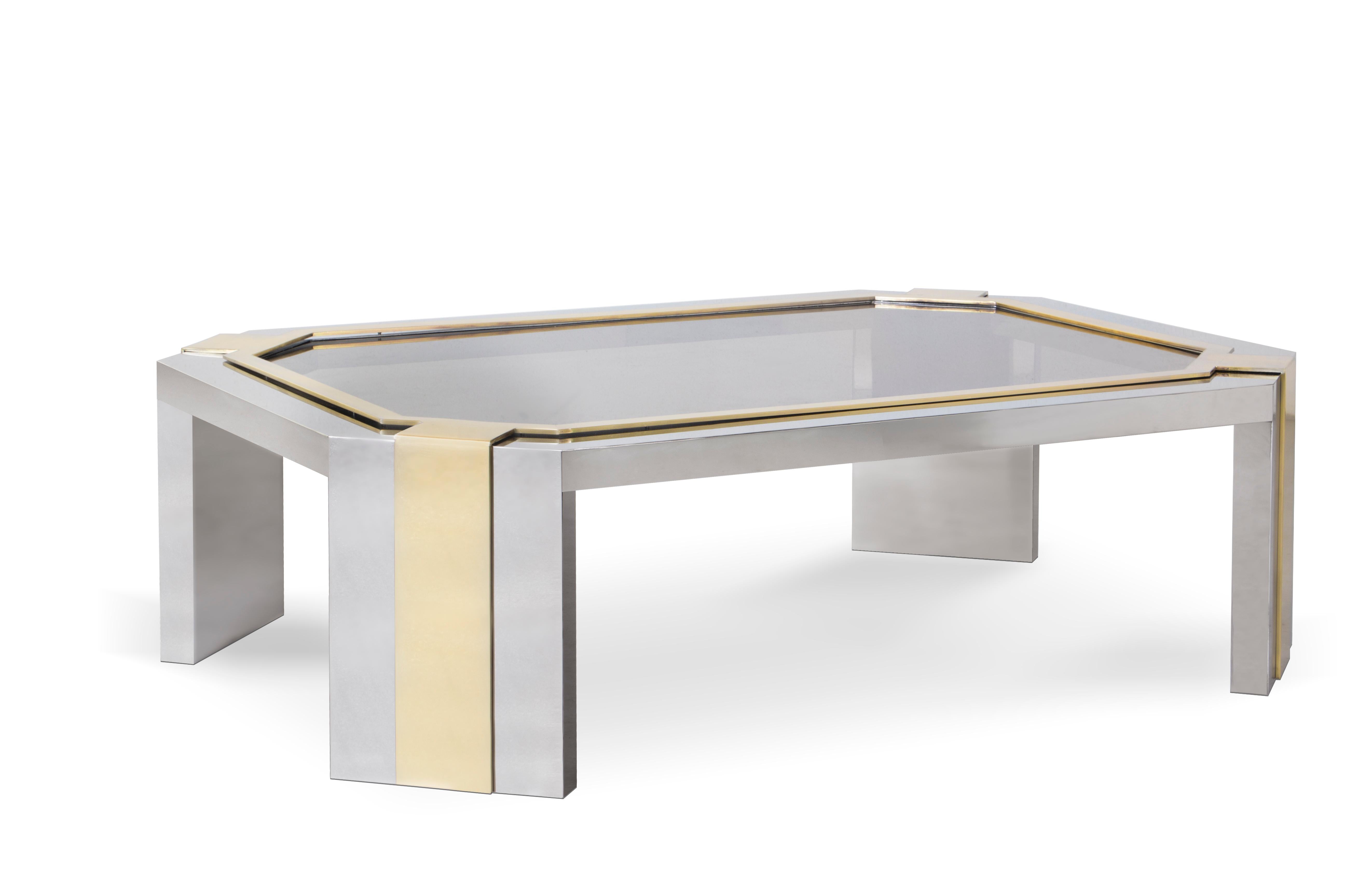You won’t be able to refuse the allure of the Minx coffee table. Her structured geometric frame is coupled with an exotic blend of metals and a mirrored top, capturing the awe and desire of her many admirers.

Top: Tempered bronze glass 
Base:
