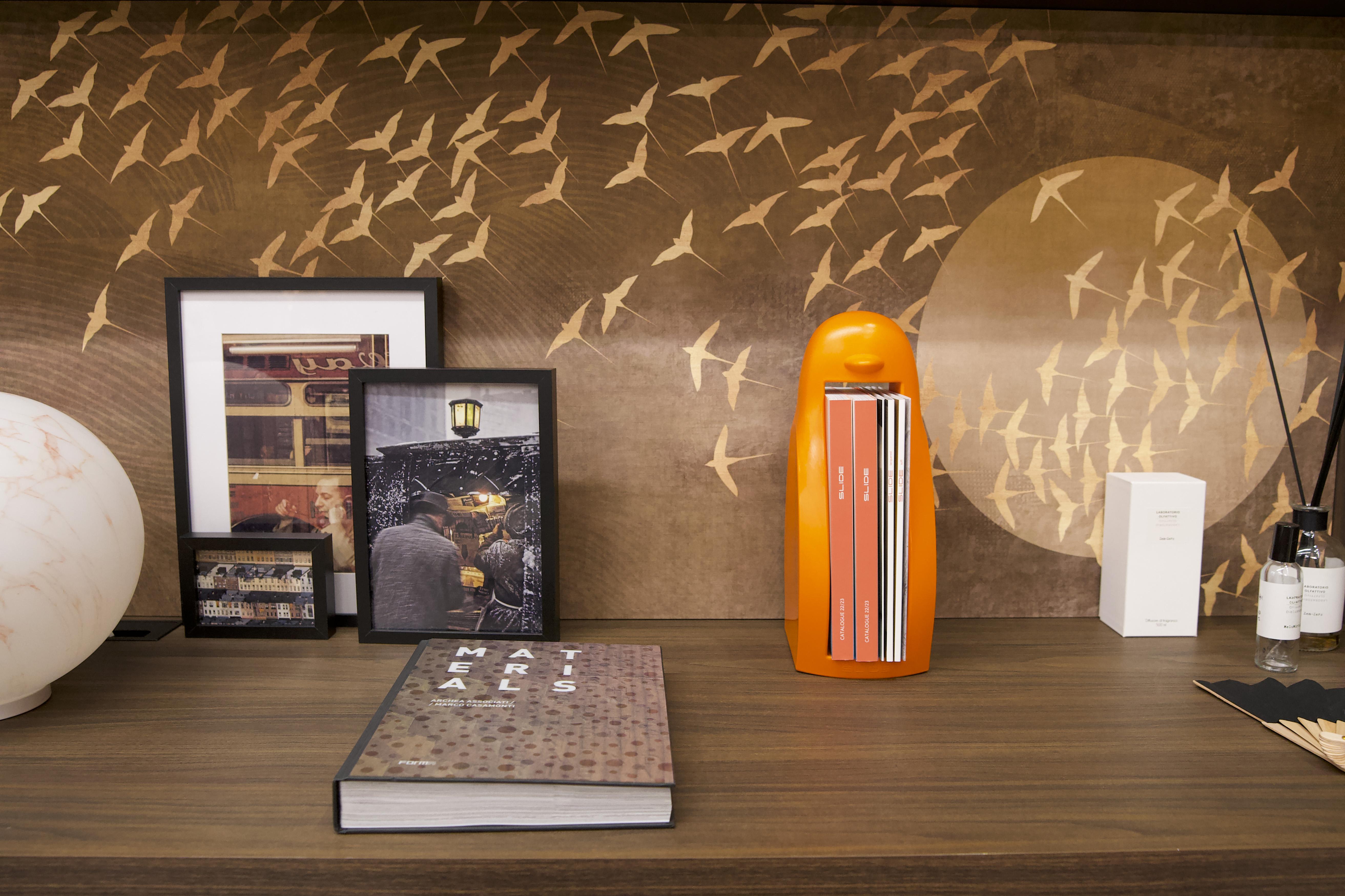 Postmoderno Portariviste Kokò Book Pumpkin Orange di Giò Colonna Romano in vendita