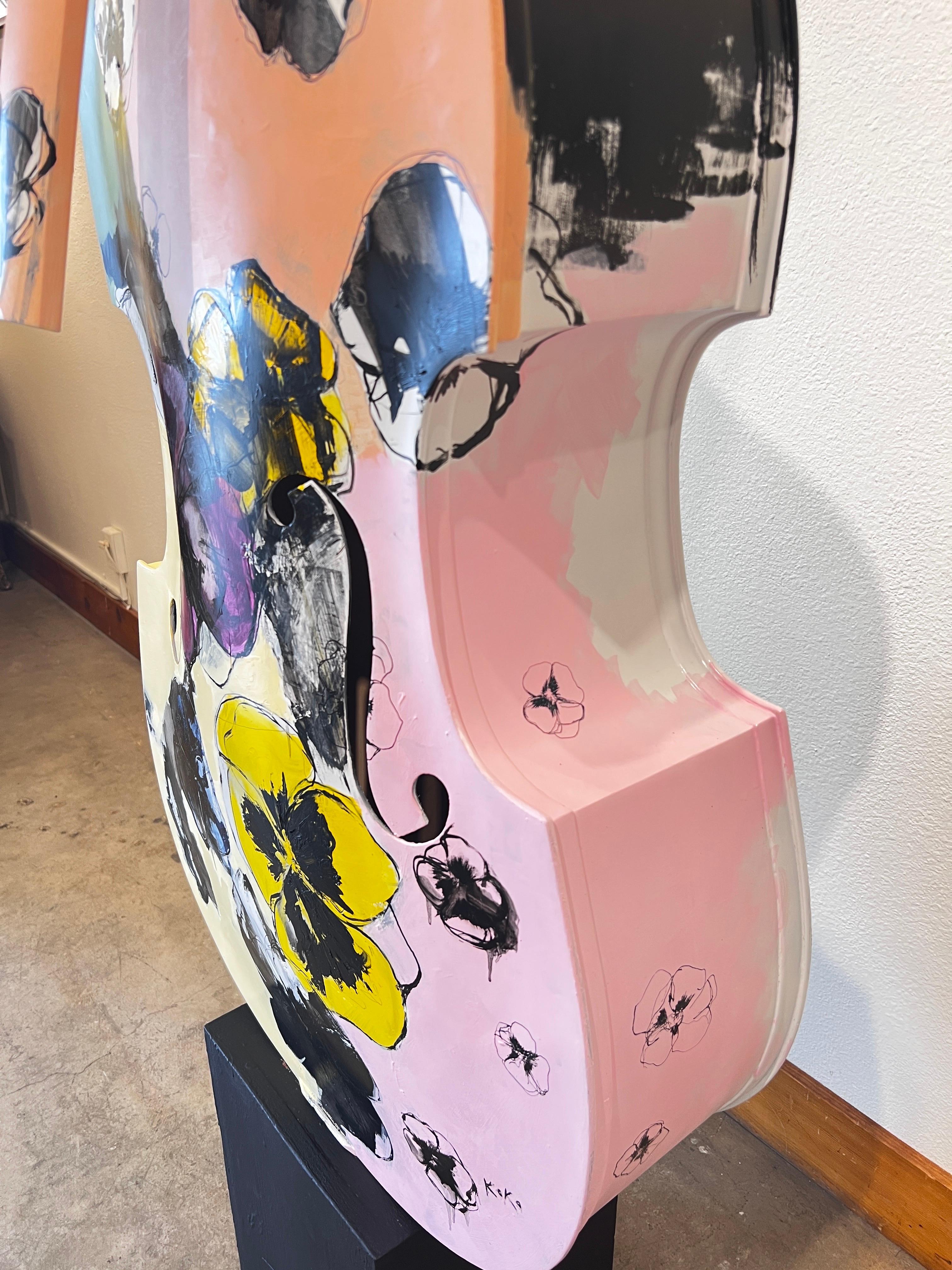 Abstrakte Stiefmütterchensinfonie,  Pansies-Kunst, Öl auf rechtem Bass.  (Abstrakter Expressionismus), Sculpture, von KOKO HOVAGUIMIAN