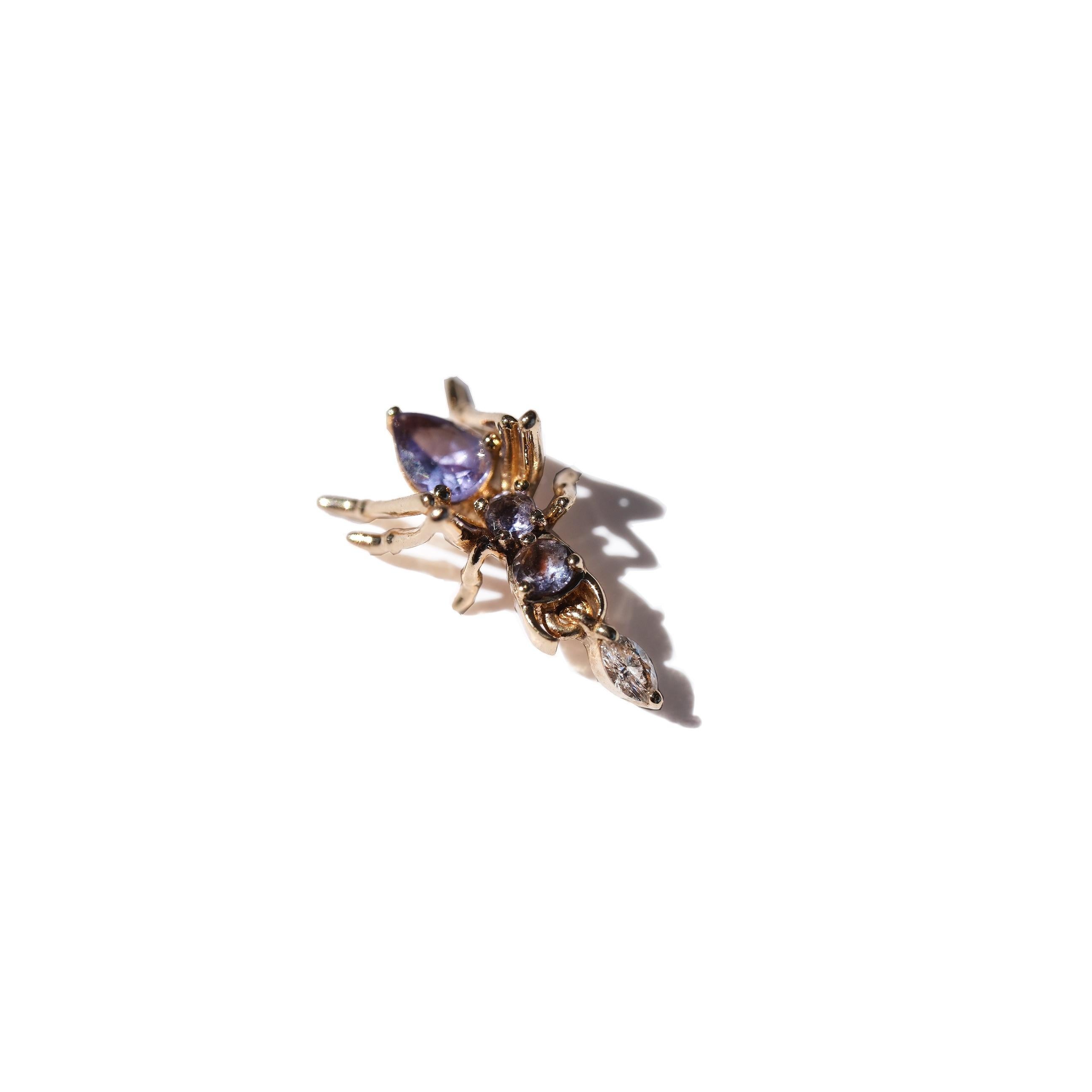 Taille poire Boucle d'oreille Kokoro en or jaune 14K avec 0.30 ct Tanzanite 0.054 ct Diamant en vente