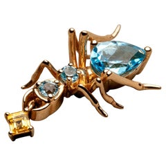Boucle d'oreille Kokoro en or jaune 14K avec 0.89 ct Topaze bleue 0.06 ct Saphir