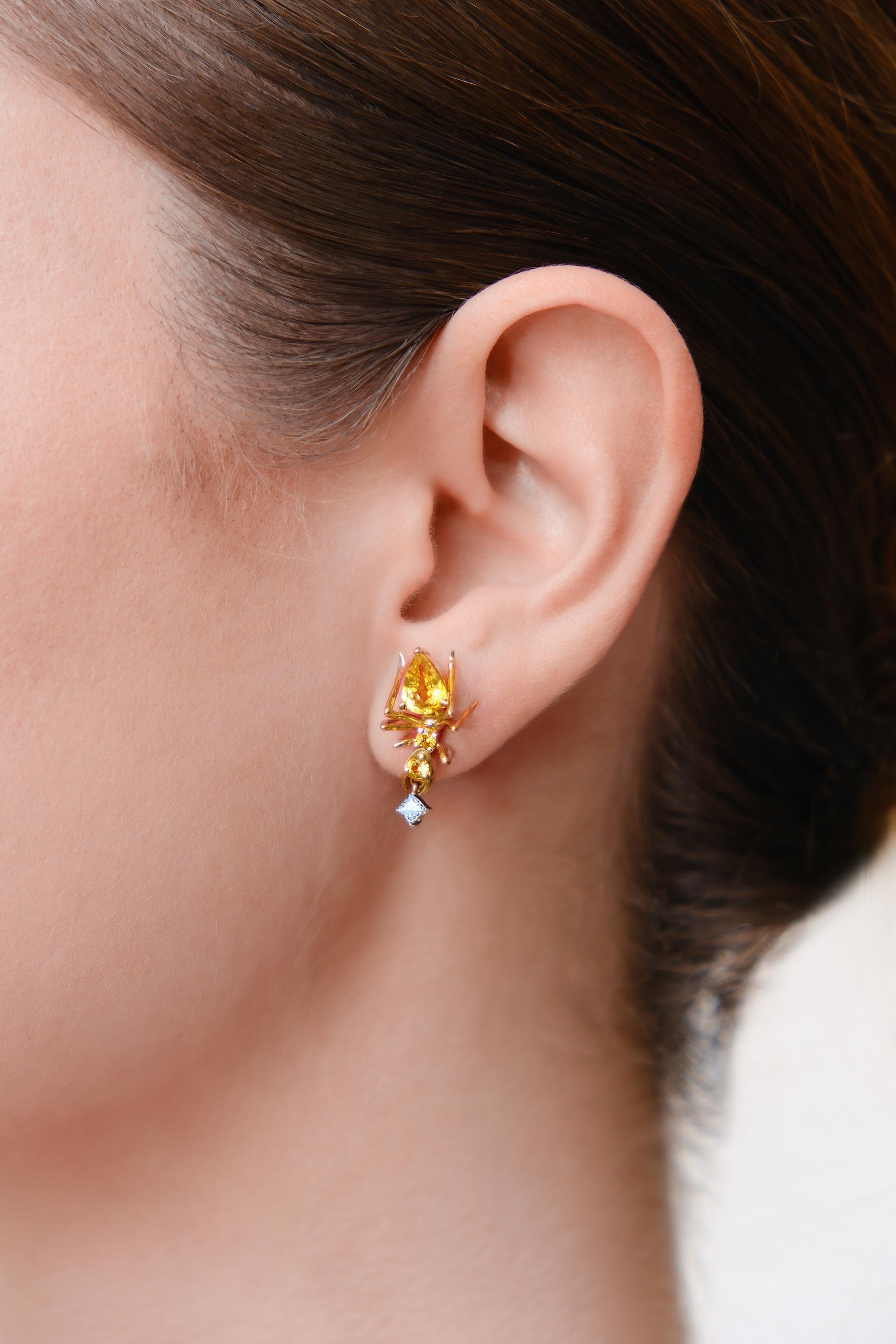 Célébration de l'art sculptural et des détails raffinés, le clou d'oreille Kokoro s'inspire de la fourmi, symbole de résilience, de force et d'individualité captivante. Moulée de main de maître en or jaune 14 carats lumineux, la pièce présente en