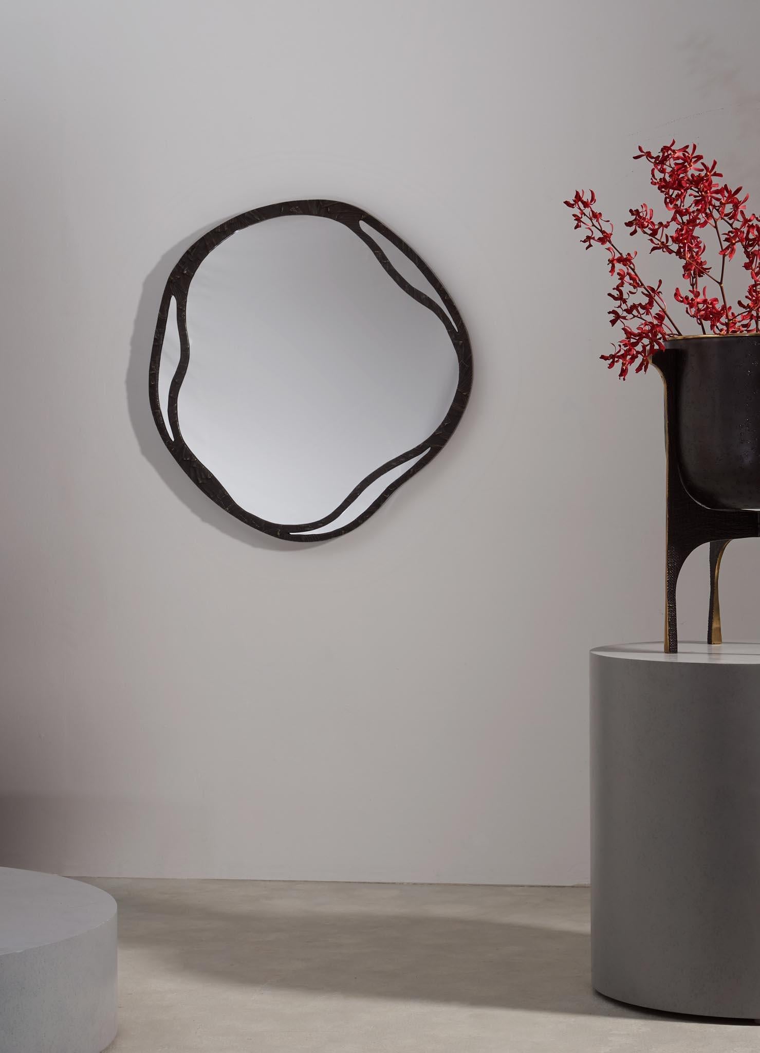 Specchio Kolam rotondo in ottone, Viya di Vikram Goyal In condizioni Nuovo in vendita a Noida, DL
