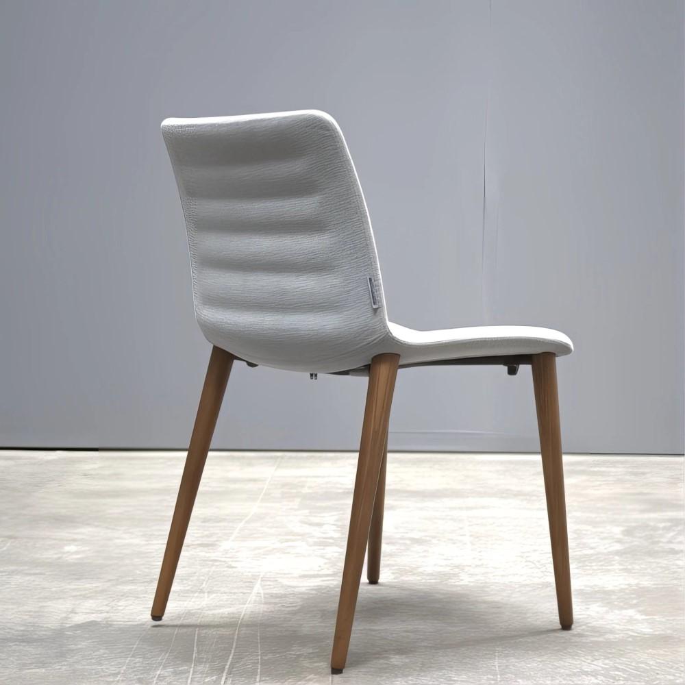 Modern Koleksiyon Helen S0 SH10 Chair with Wooden Legs by Tasarımcı Studio Kairos