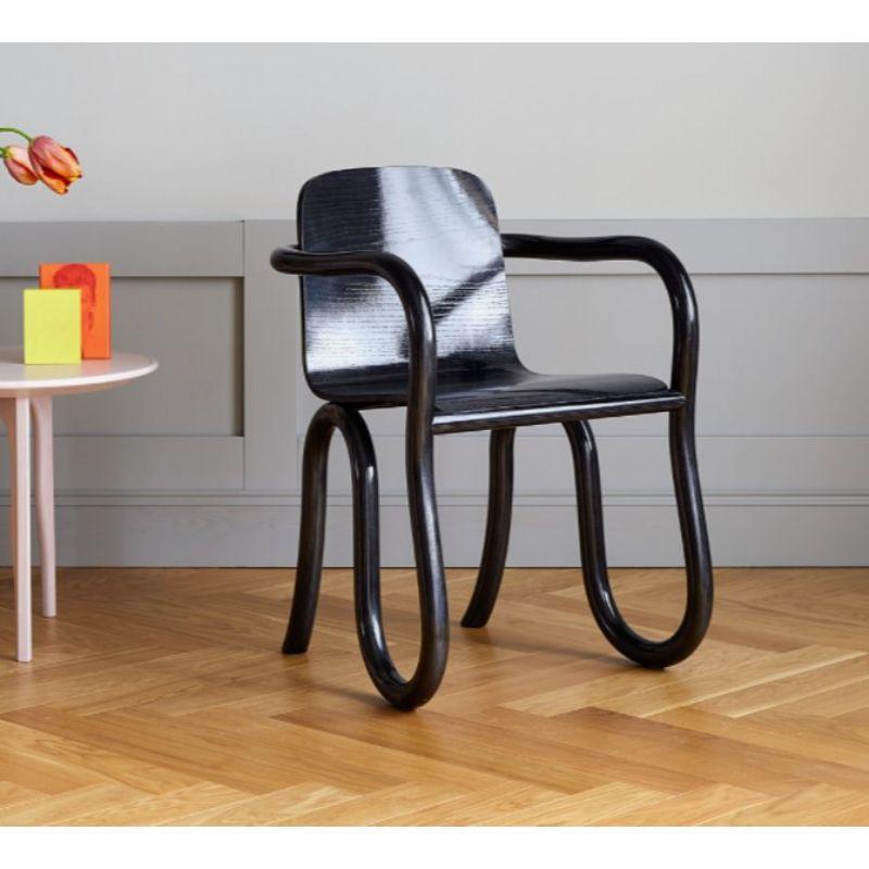 XXIe siècle et contemporain Chaise de salle à manger noire naturelle Kolho par Made by Choice en vente