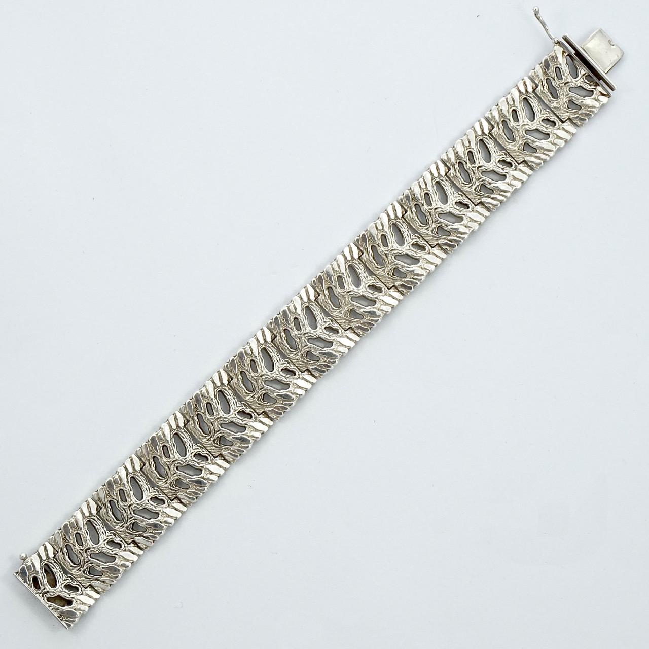 Wonderful Kollmar & Jourdan sterling silver panel link bracelet, with a classic modernist textured design. Measuring length 18.2cm / 7.1 inches by width 1.8cm / .7 inch. The bracelet has the London import mark, 925 for sterling silver, and the