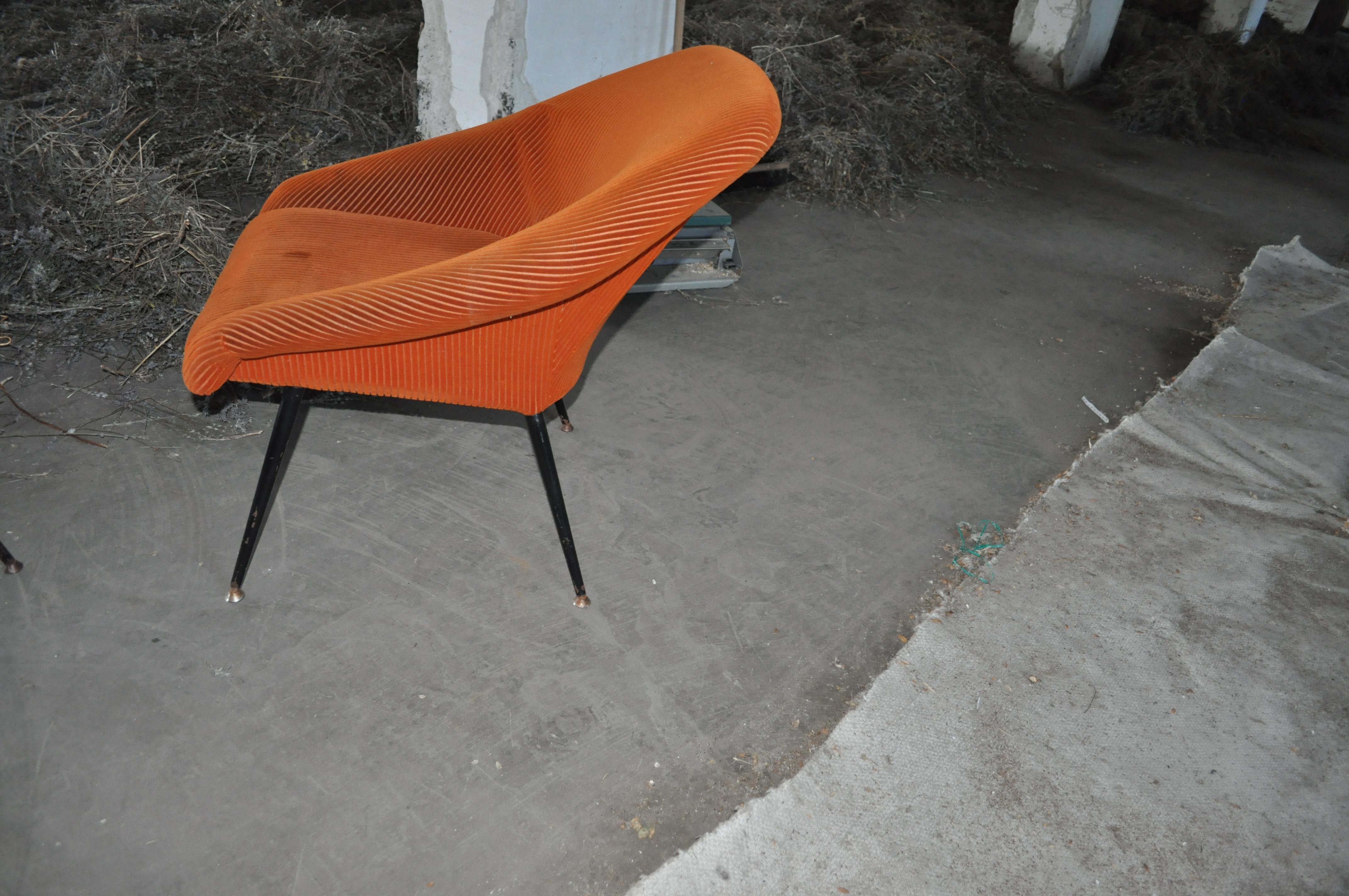Köln Lounge Chair on Black Metal Legs, 1960s In Good Condition For Sale In Lábatlan, HU