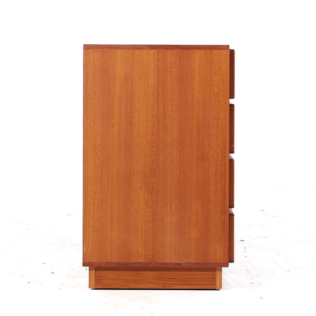 Danois Komfort Mid Century Danish Teak Lowboy Dresser 12 Tiroirs en vente