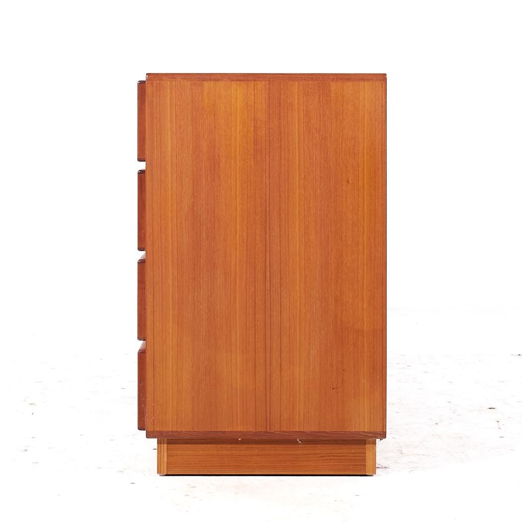 Komfort Mid Century Danish Teak Lowboy Dresser 12 Tiroirs Bon état - En vente à Countryside, IL