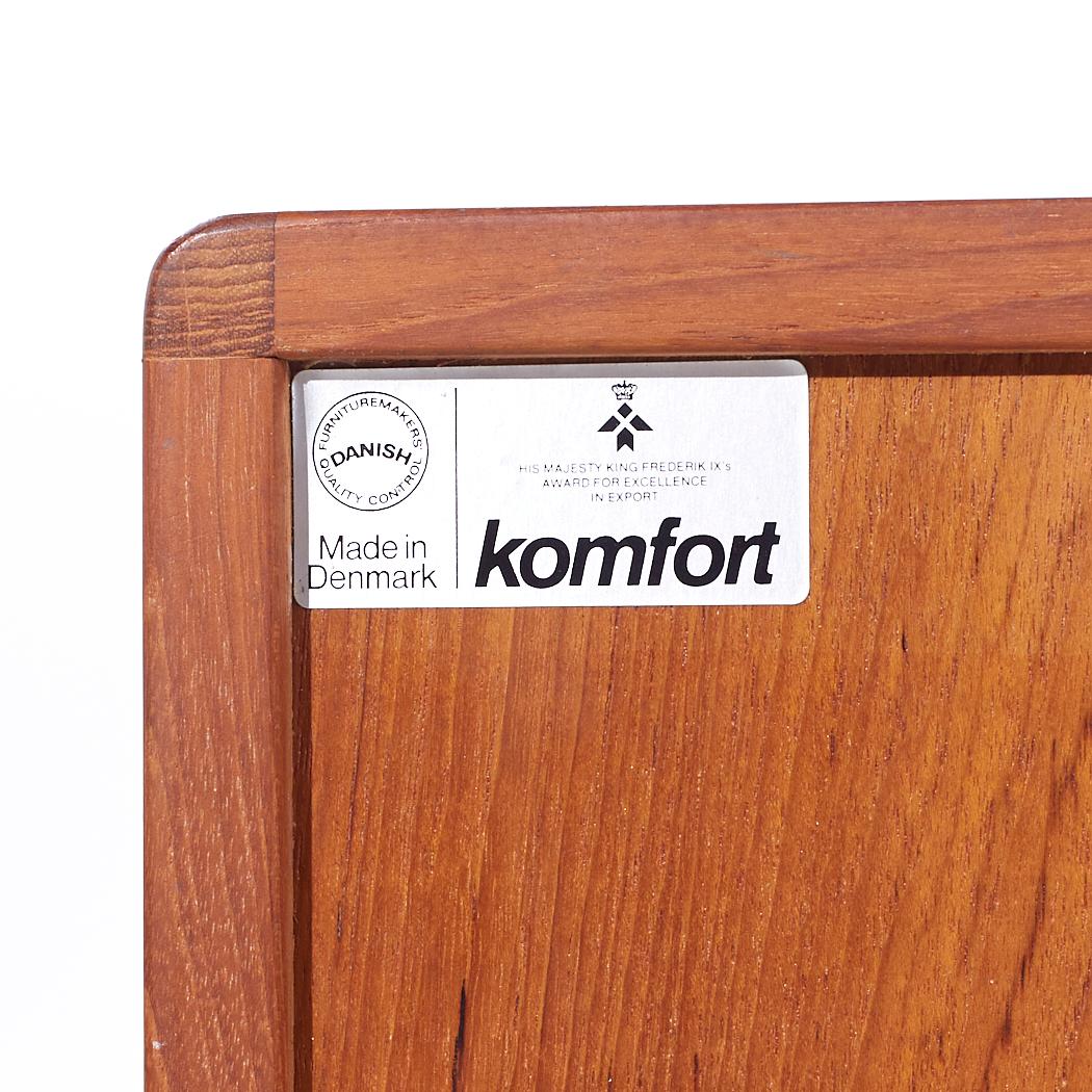 Komfort Mid Century Danish Teak Lowboy Dresser 12 Tiroirs en vente 1