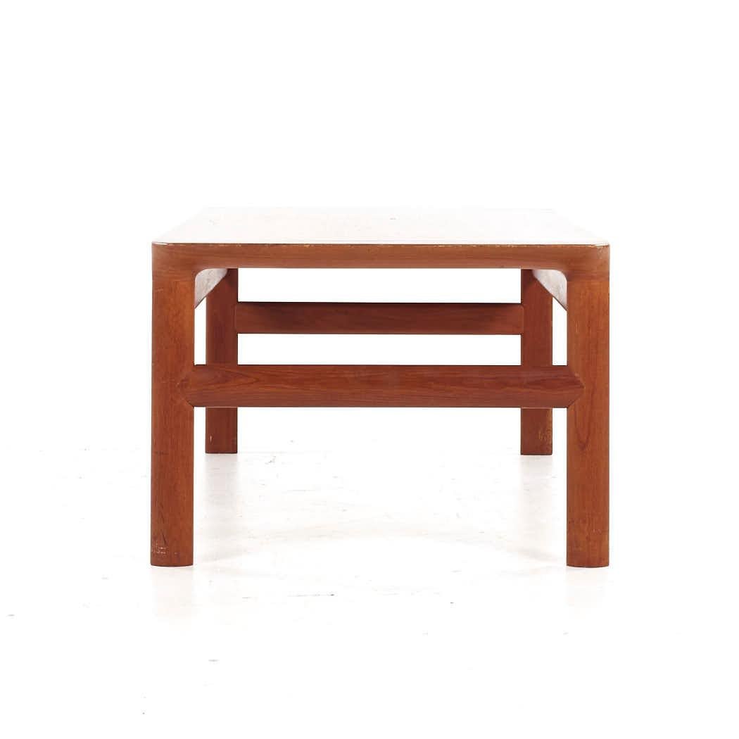 Komfort Mid Century Danish Teak Coffee Table In Good Condition For Sale In Countryside, IL