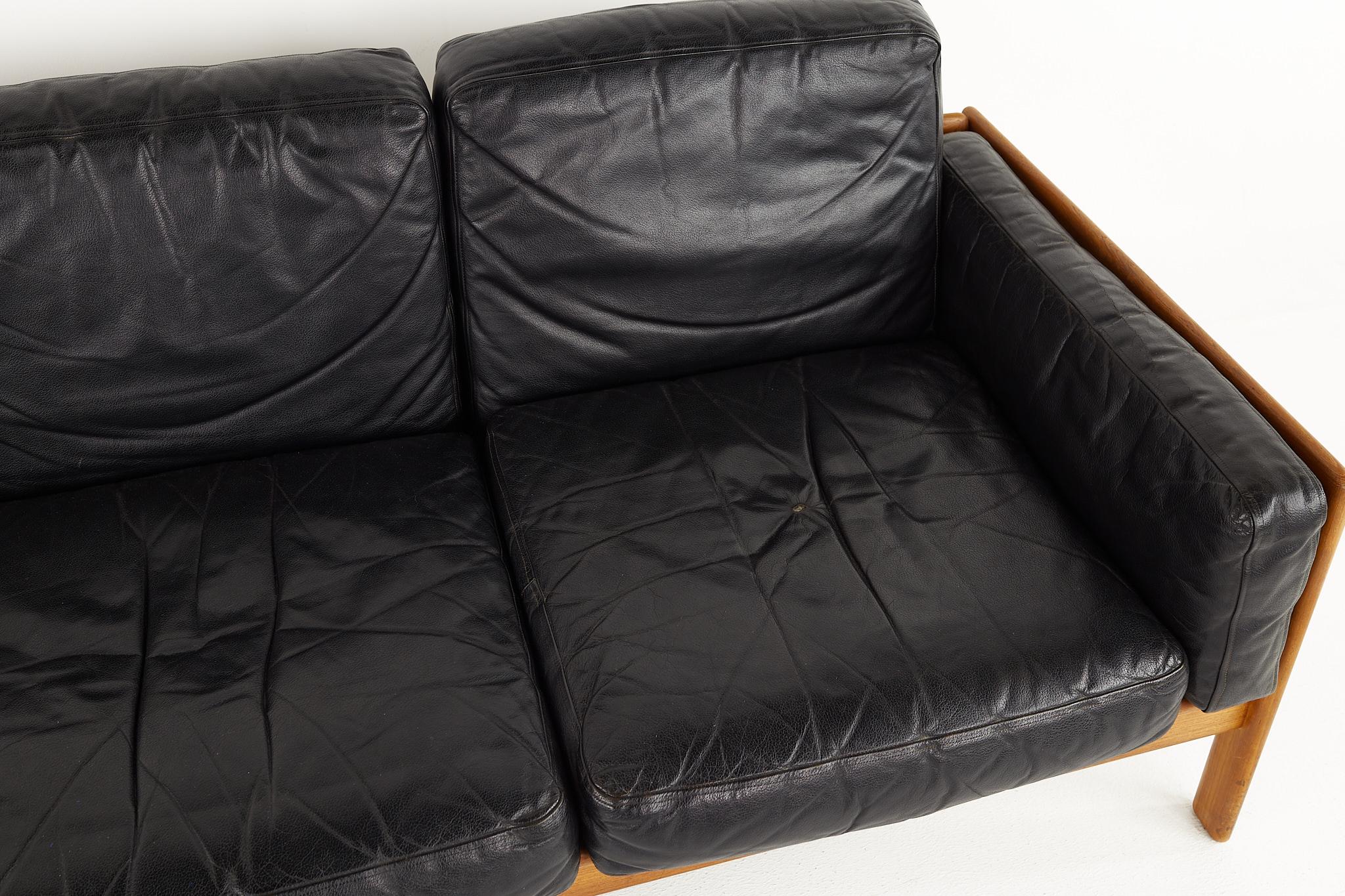 Komfort Mid Century Teak and Leather Sofa 4