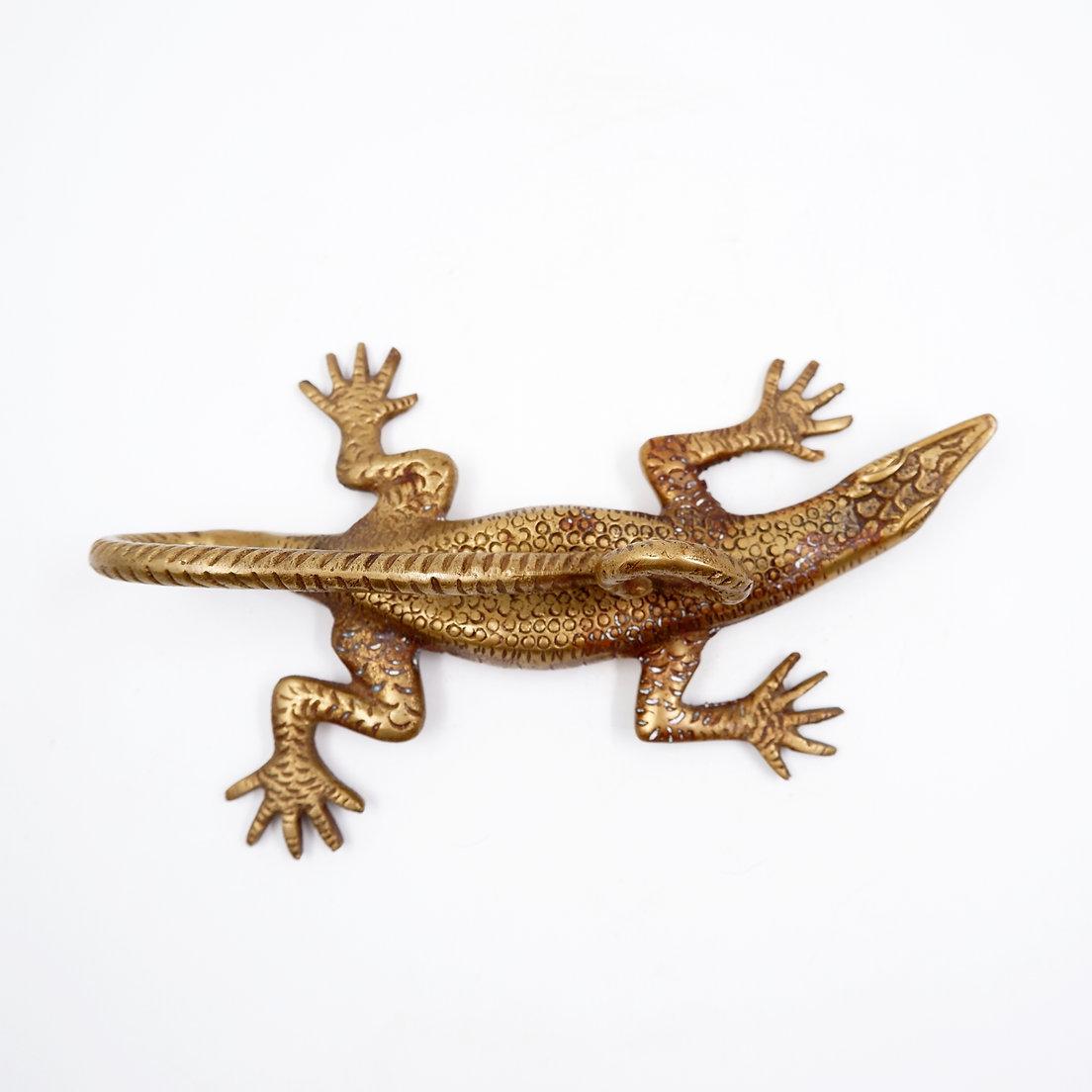 Mid-Century moderno Maniglia in ottone Komodo Lizard in vendita