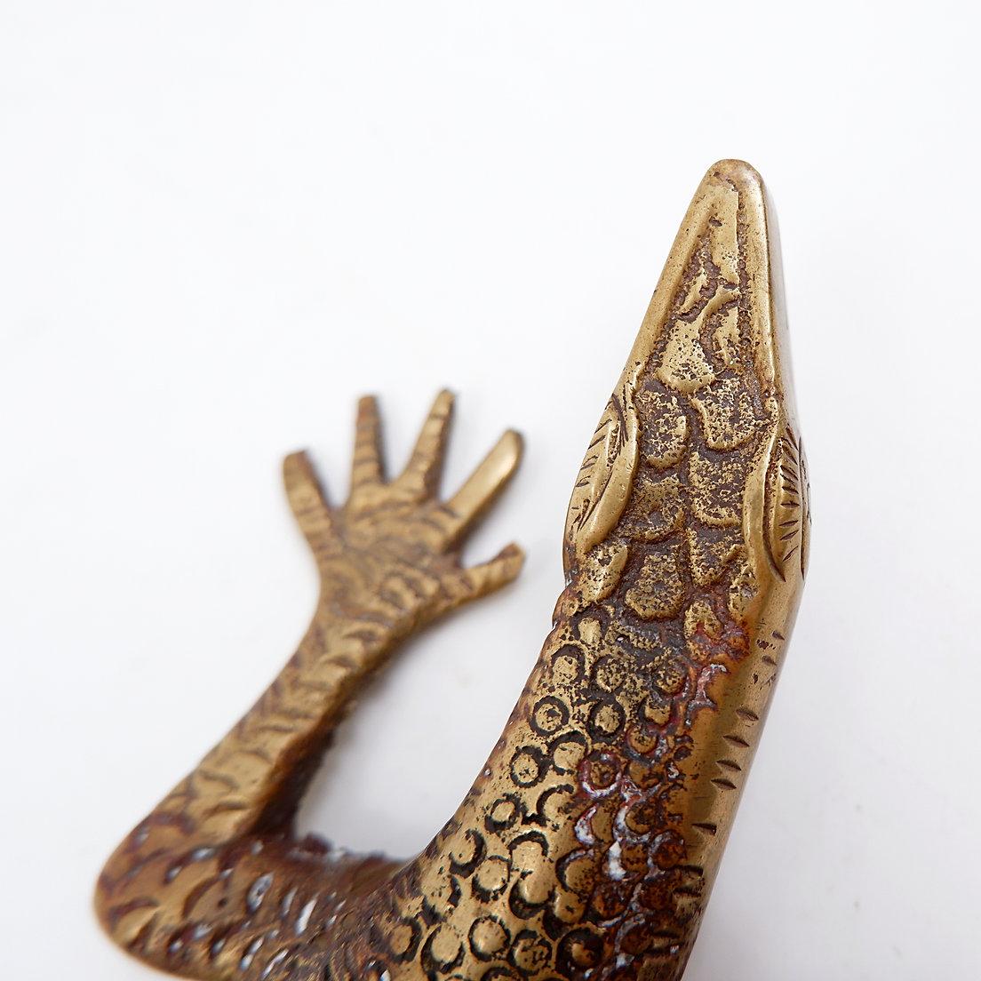 XX secolo Maniglia in ottone Komodo Lizard in vendita