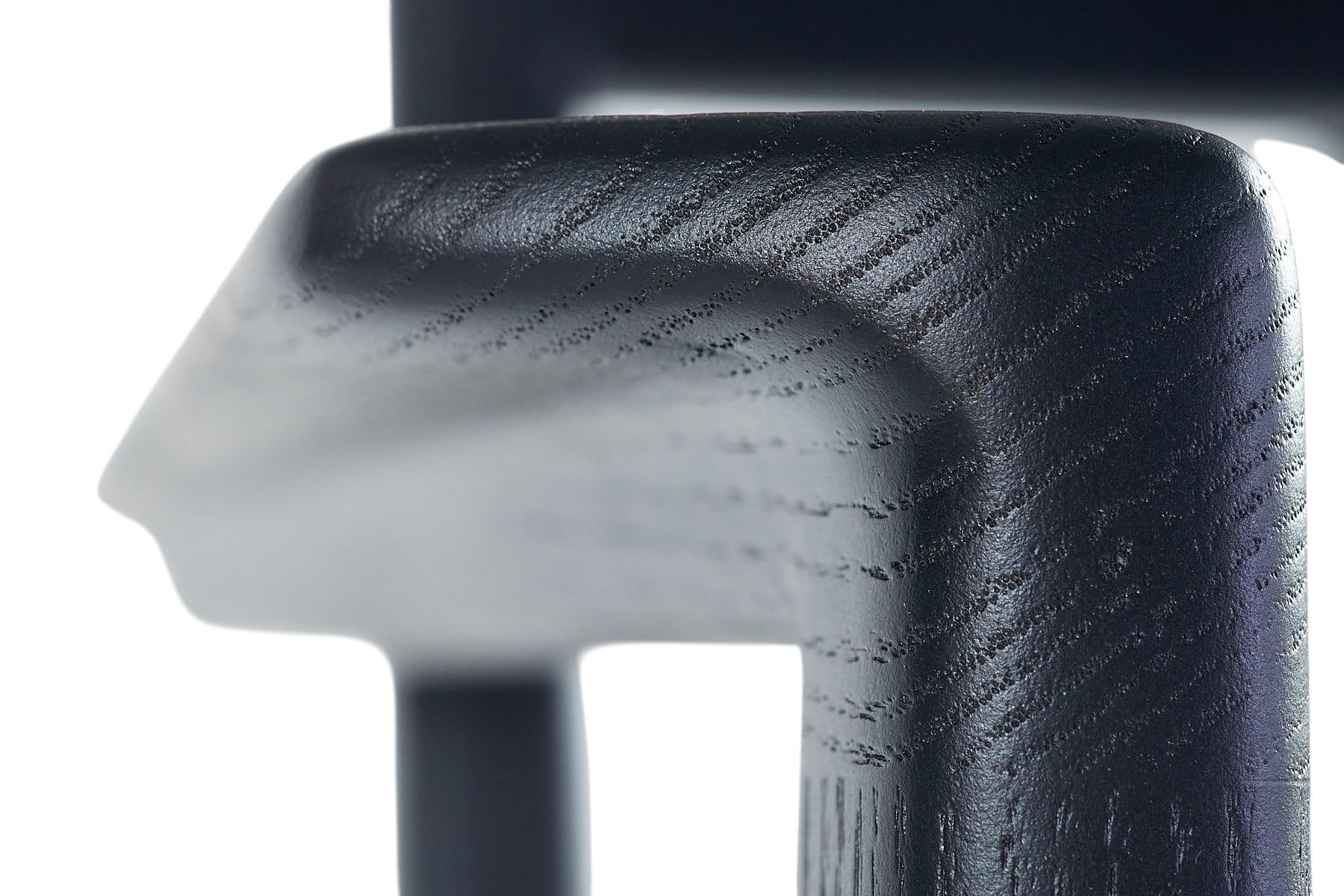 Sillón Kompson de fresno ennegrecido en venta 6