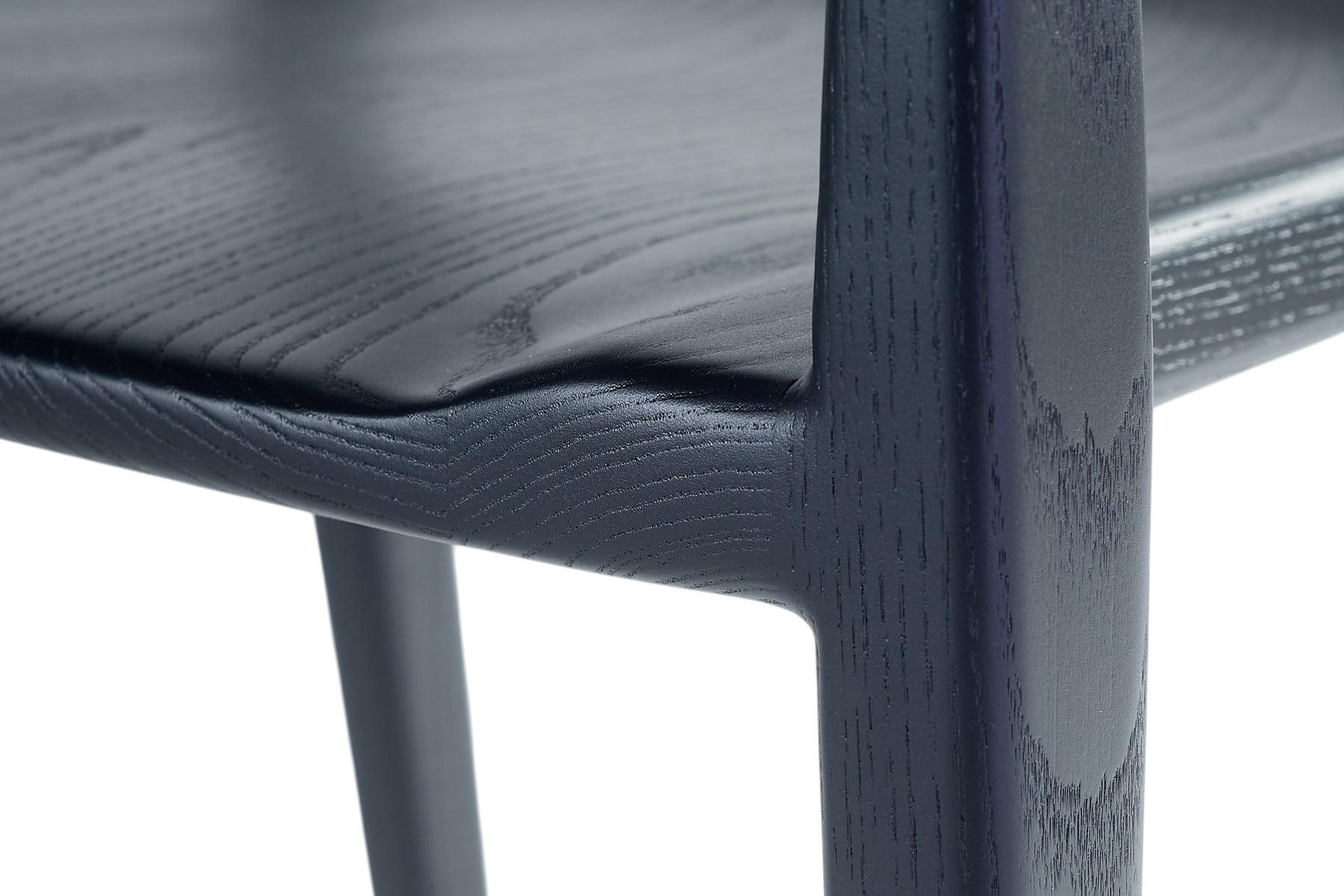Sillón Kompson de fresno ennegrecido en venta 7