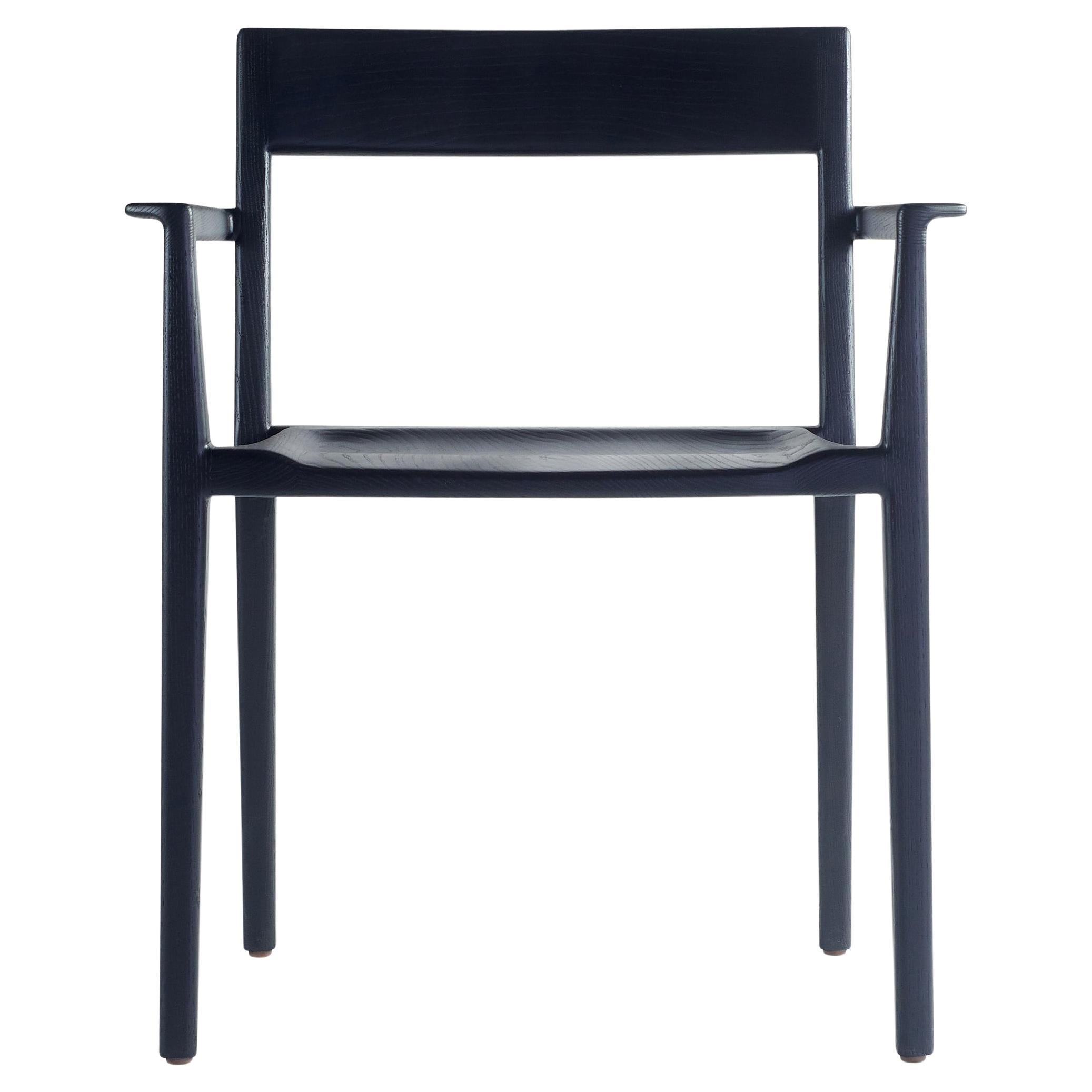  La línea Kompson es un homenaje a la gracia de la estética moderna de mediados de siglo, que fusiona con elegancia estilo y ergonomía. Las líneas limpias se integran perfectamente en los espacios contemporáneos, mientras que el cómodo abrazo del