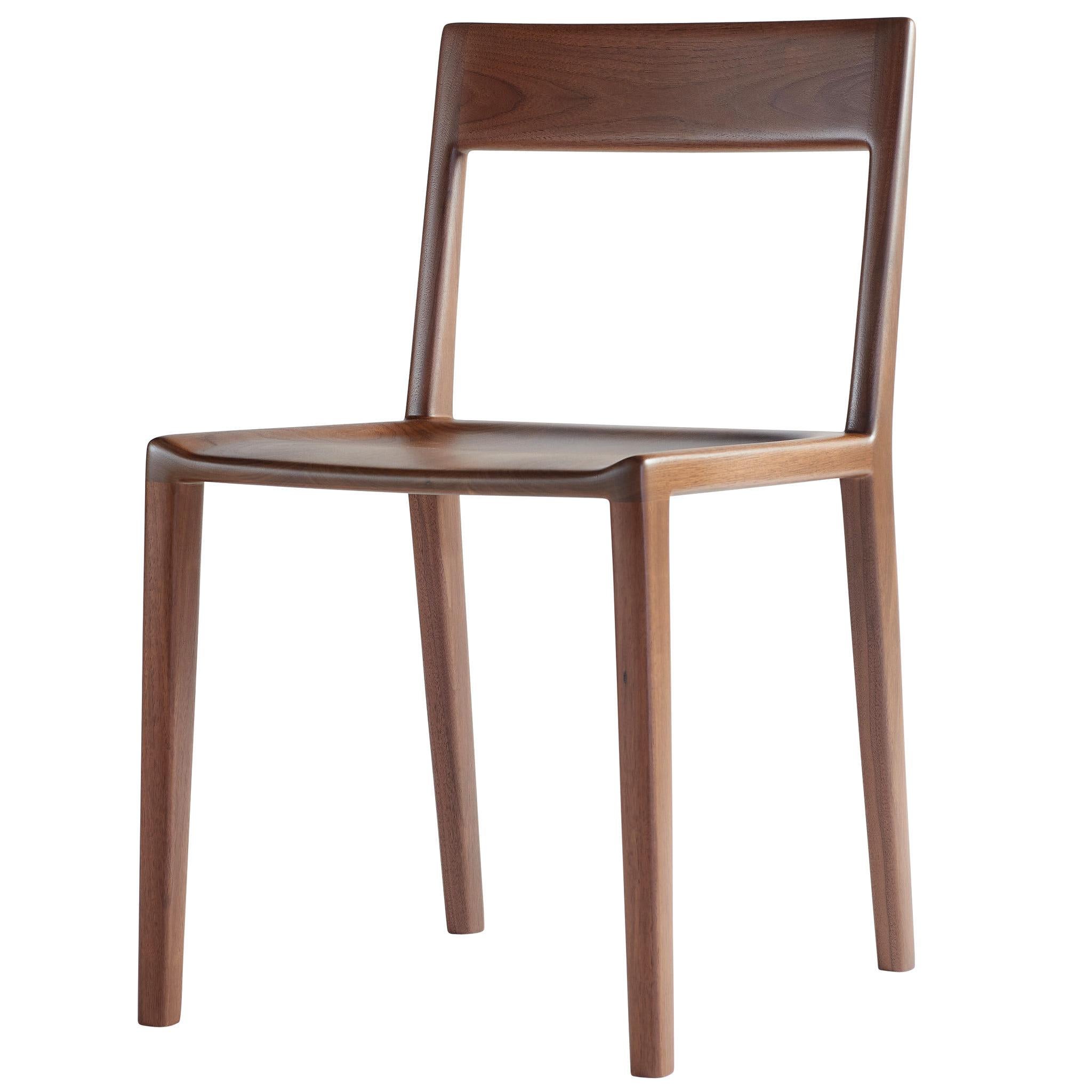 La linea Kompson è un tributo alla grazia dell'estetica moderna di metà secolo, che fonde con eleganza stile ed ergonomia. Le linee pulite si integrano perfettamente negli spazi contemporanei, mentre il comodo abbraccio della seduta e dello