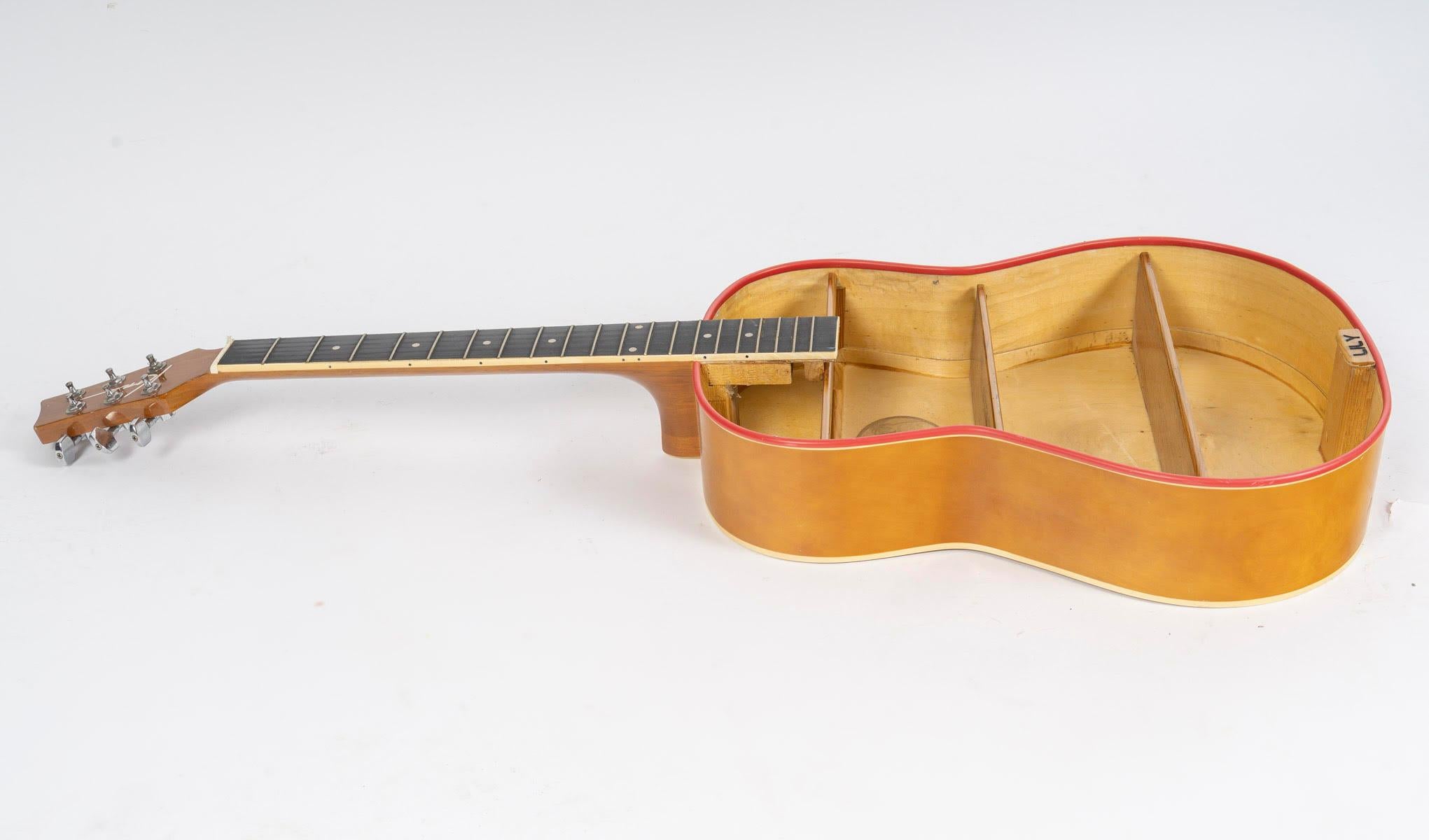 Francese Chitarra Kona trasformata in scaffale, 20° secolo. in vendita