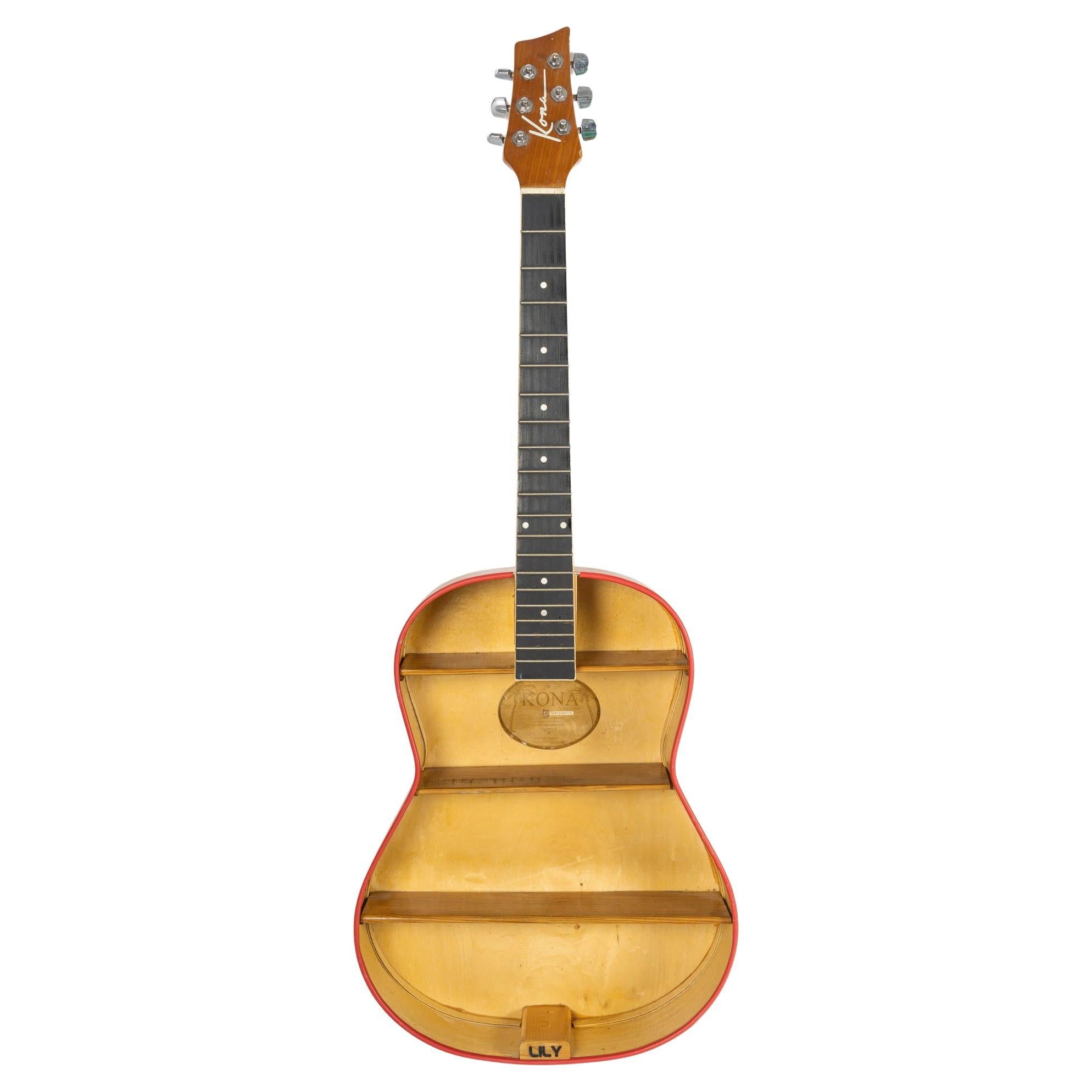 Chitarra Kona trasformata in scaffale, 20° secolo.