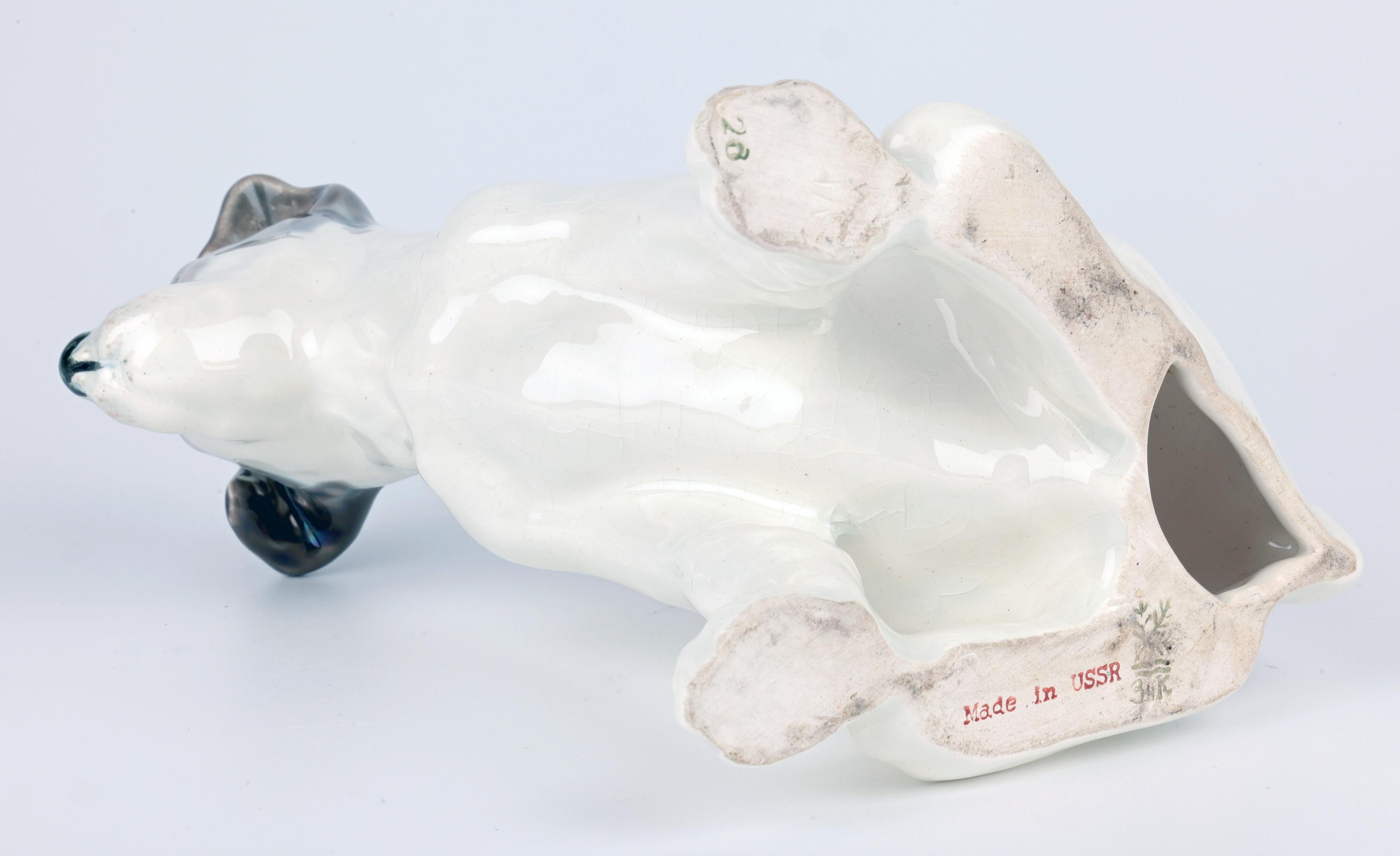 Ceramica russa Konakovo Faience di metà secolo con figura seduta di cane in vendita 5