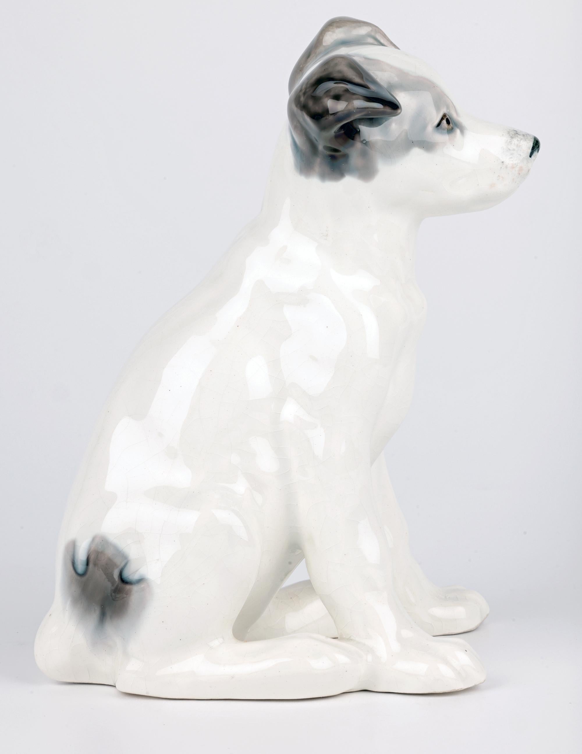 Ceramica russa Konakovo Faience di metà secolo con figura seduta di cane in vendita 9