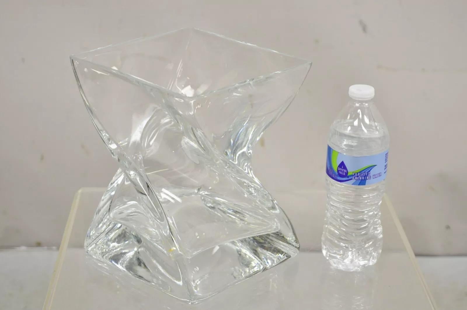 Konart Vaso di cristallo astratto moderno turco ritorto (A) in vendita 3
