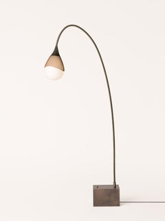 Konekt-Wappen-Stehlampe aus antikem Messing – 1st 50% Dep für Frank