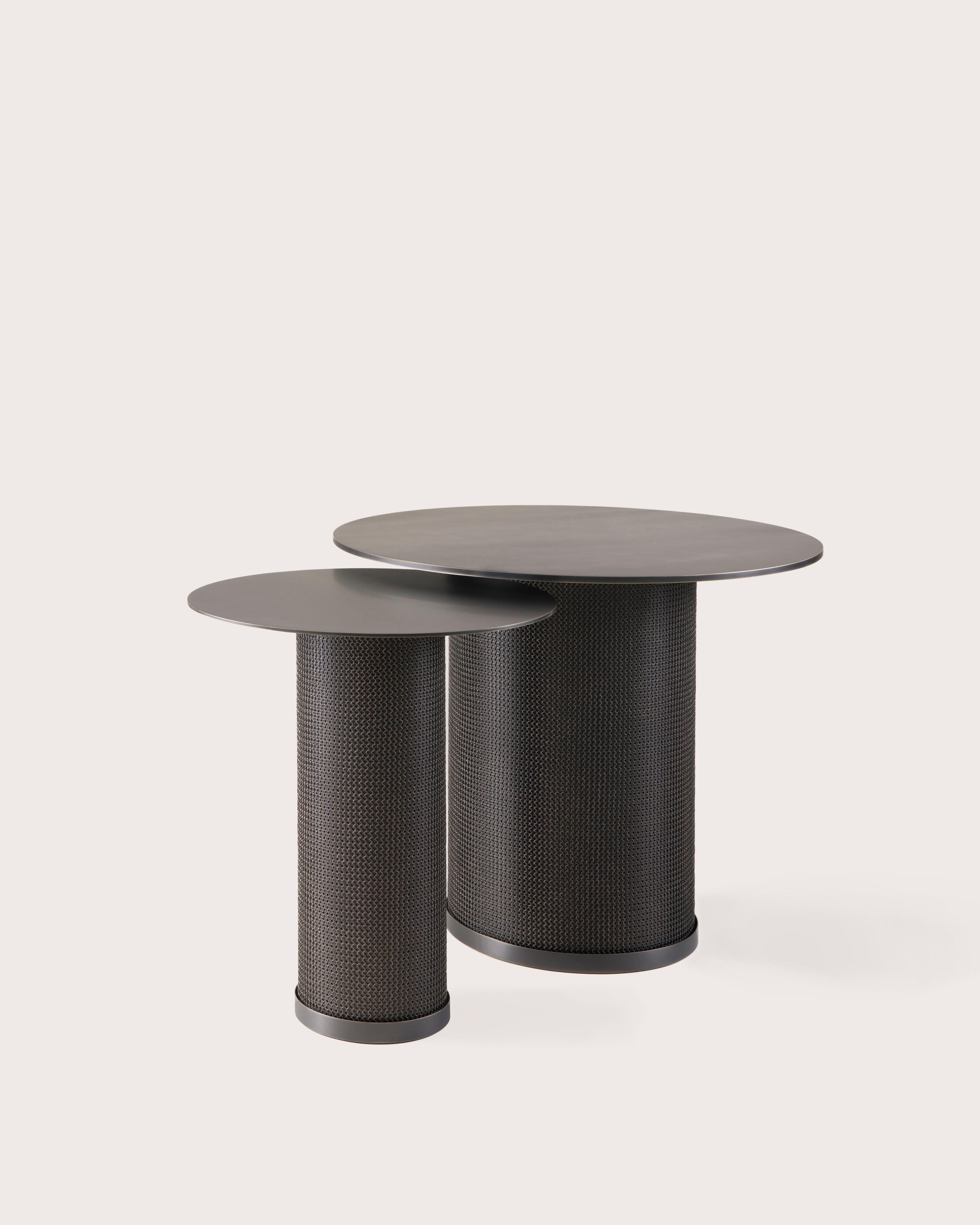 Tavolino Konekt Armor Cylinder Small in ottone antico con cotta di maglia in vendita 3