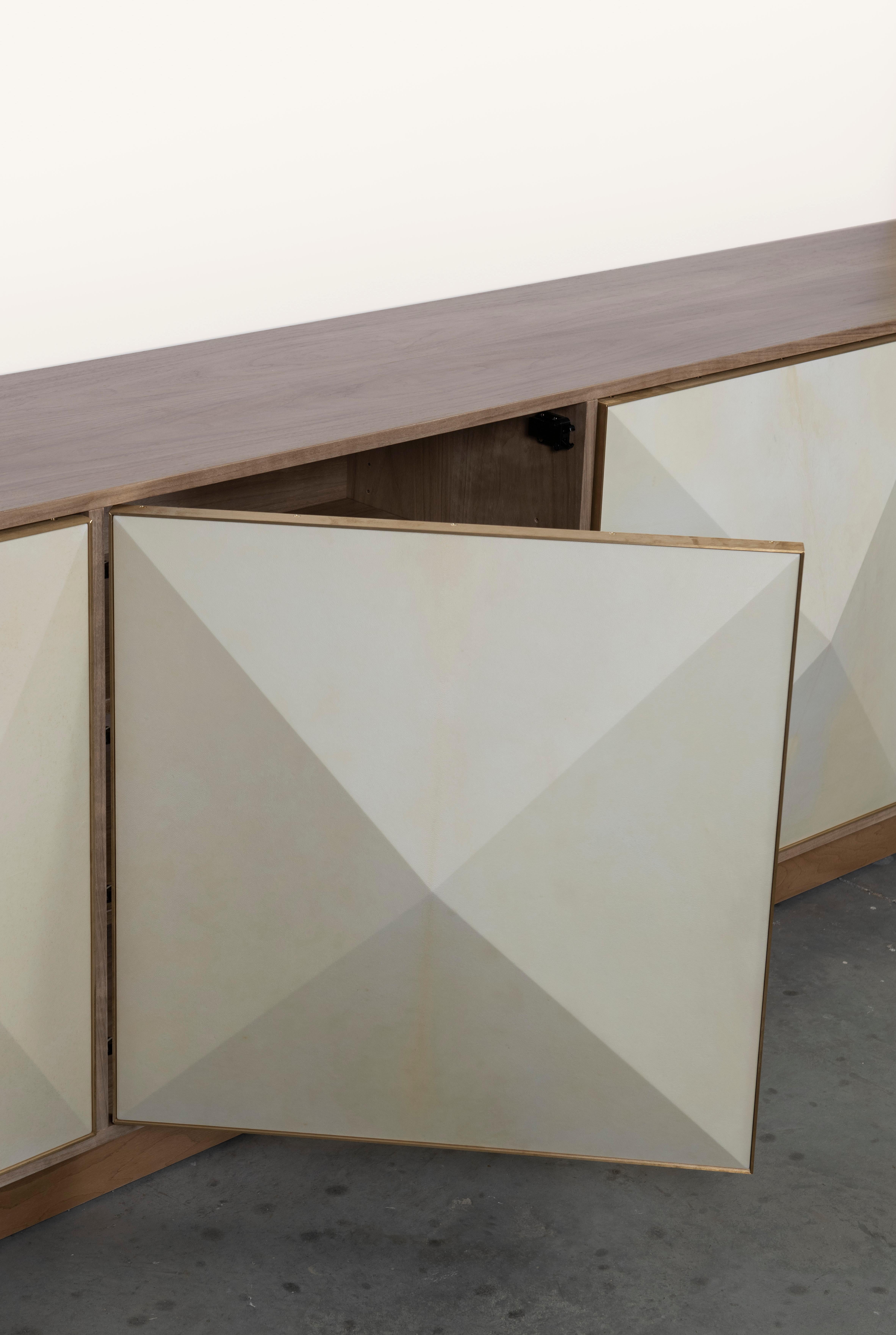Konekt Pyramid Sideboard 3 Door Large in Walnut, Goatskin Parchment and Brass For Sale 2